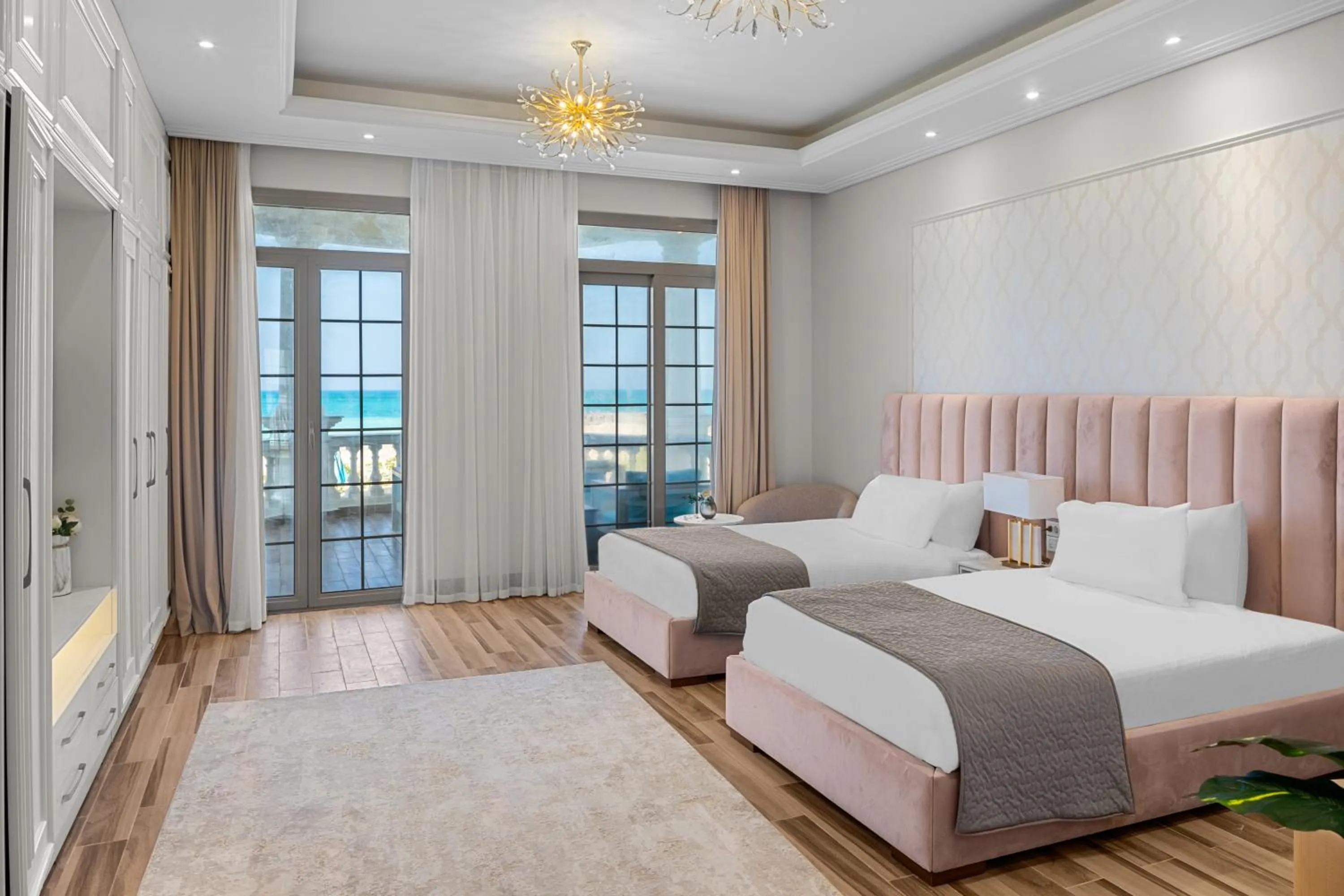 Bedroom, Bed in Crystal Lotus Luxury Palace - By Pickalbatros