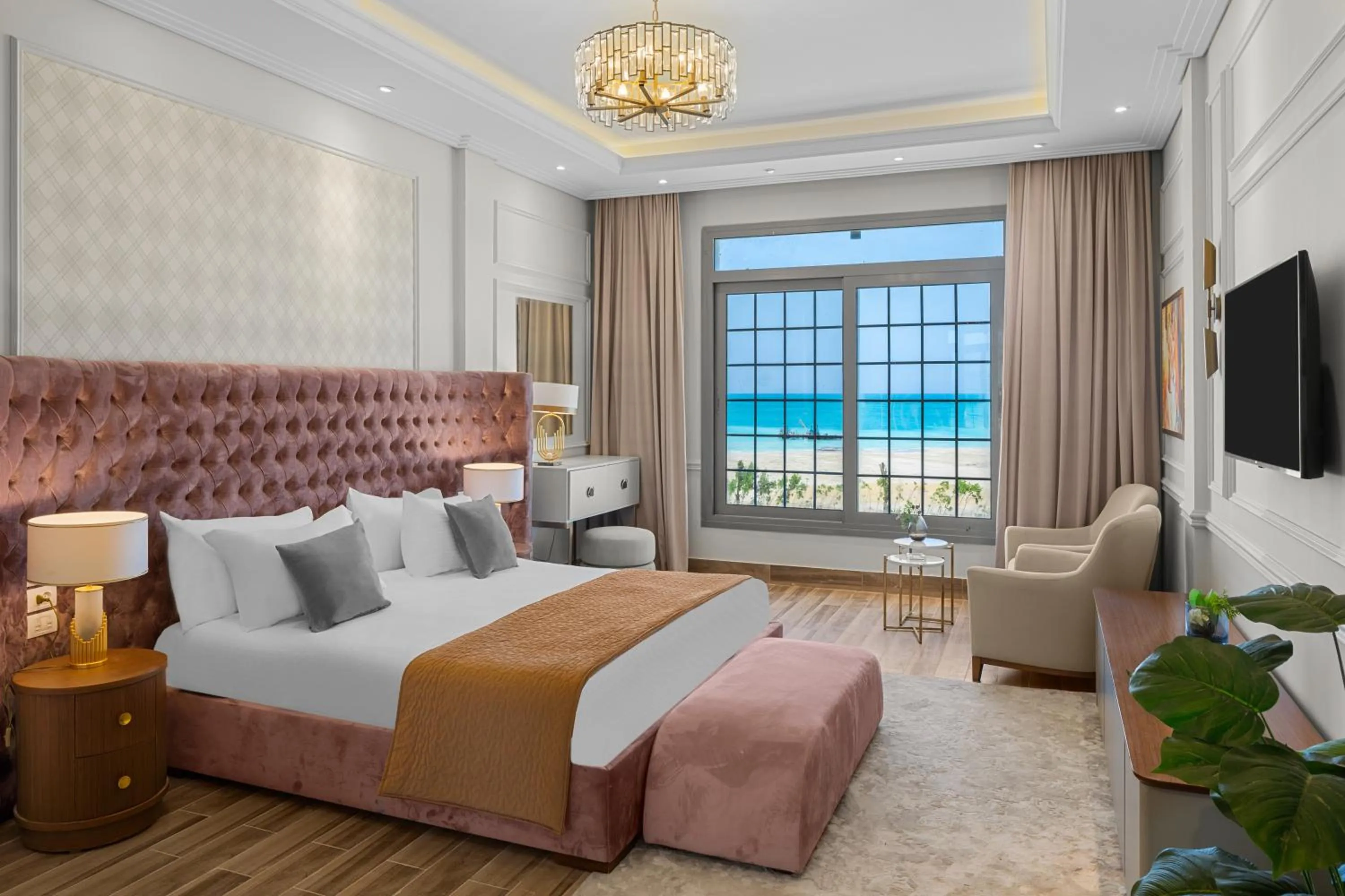 Bedroom, Bed in Crystal Lotus Luxury Palace - By Pickalbatros