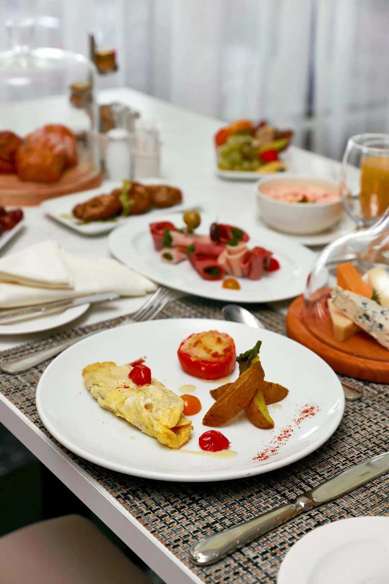 Food and drinks in Crystal Lotus Luxury Palace - By Pickalbatros