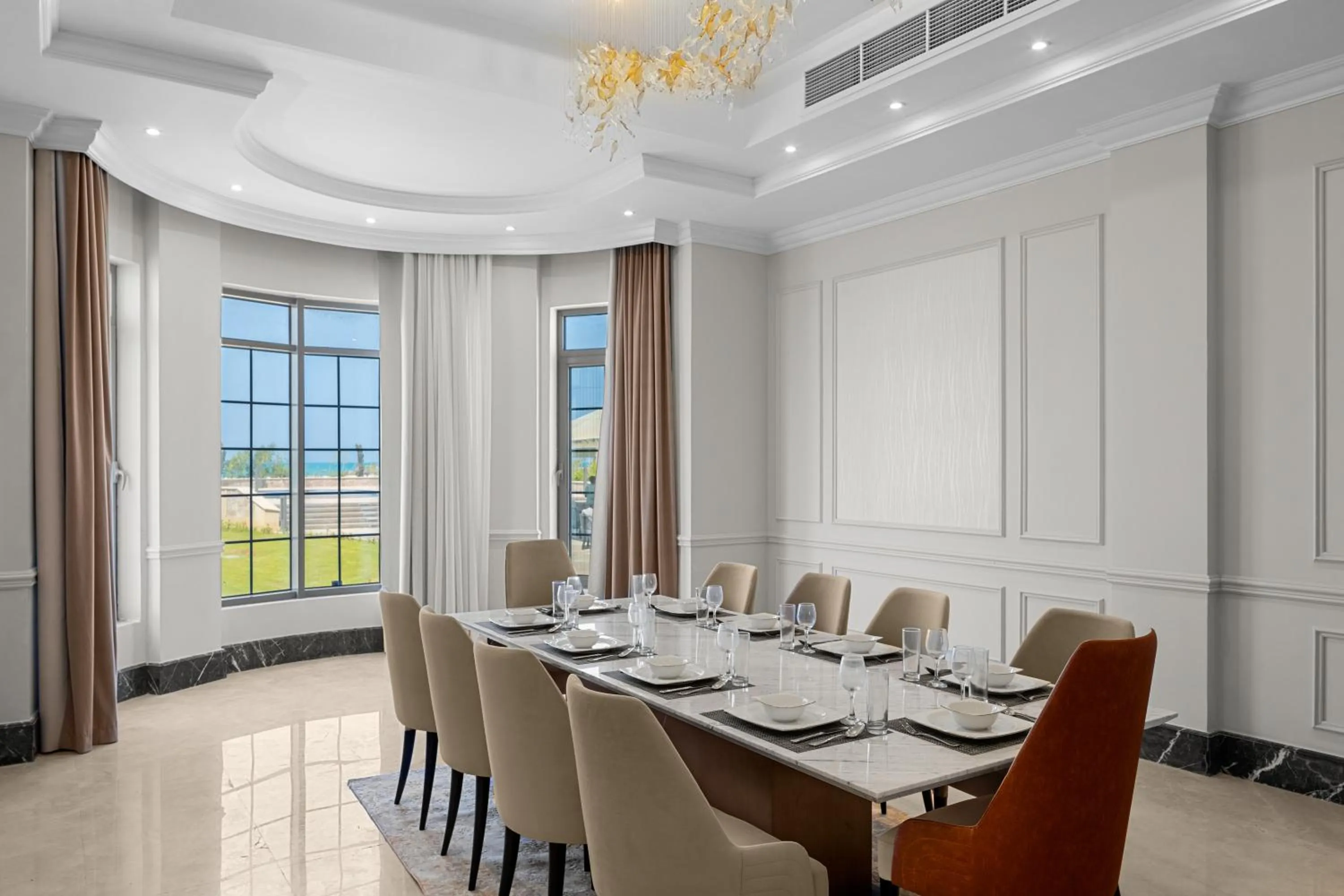 Dinner in Crystal Lotus Luxury Palace - By Pickalbatros