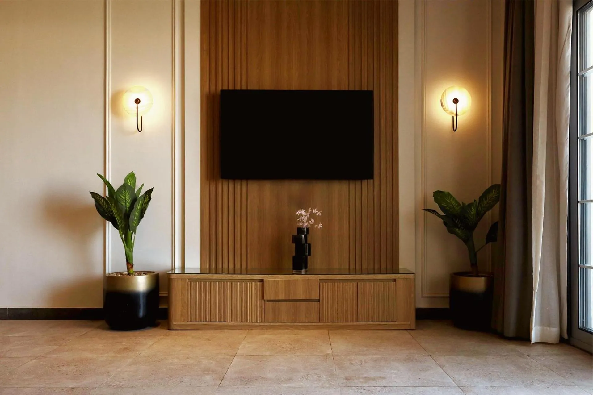 Communal lounge/ TV room in Crystal Lotus Luxury Palace - By Pickalbatros