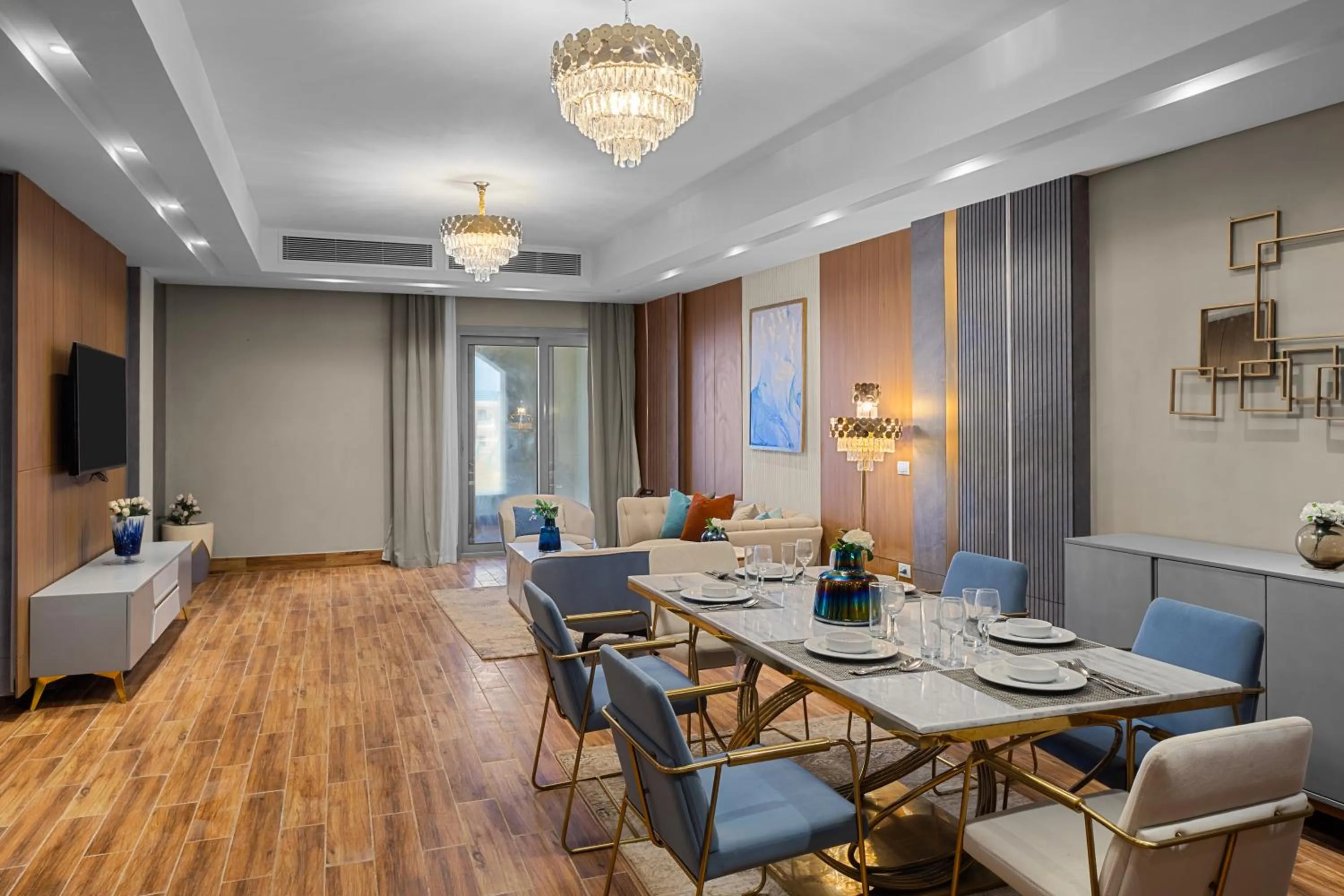 Dinner in Crystal Lotus Luxury Palace - By Pickalbatros