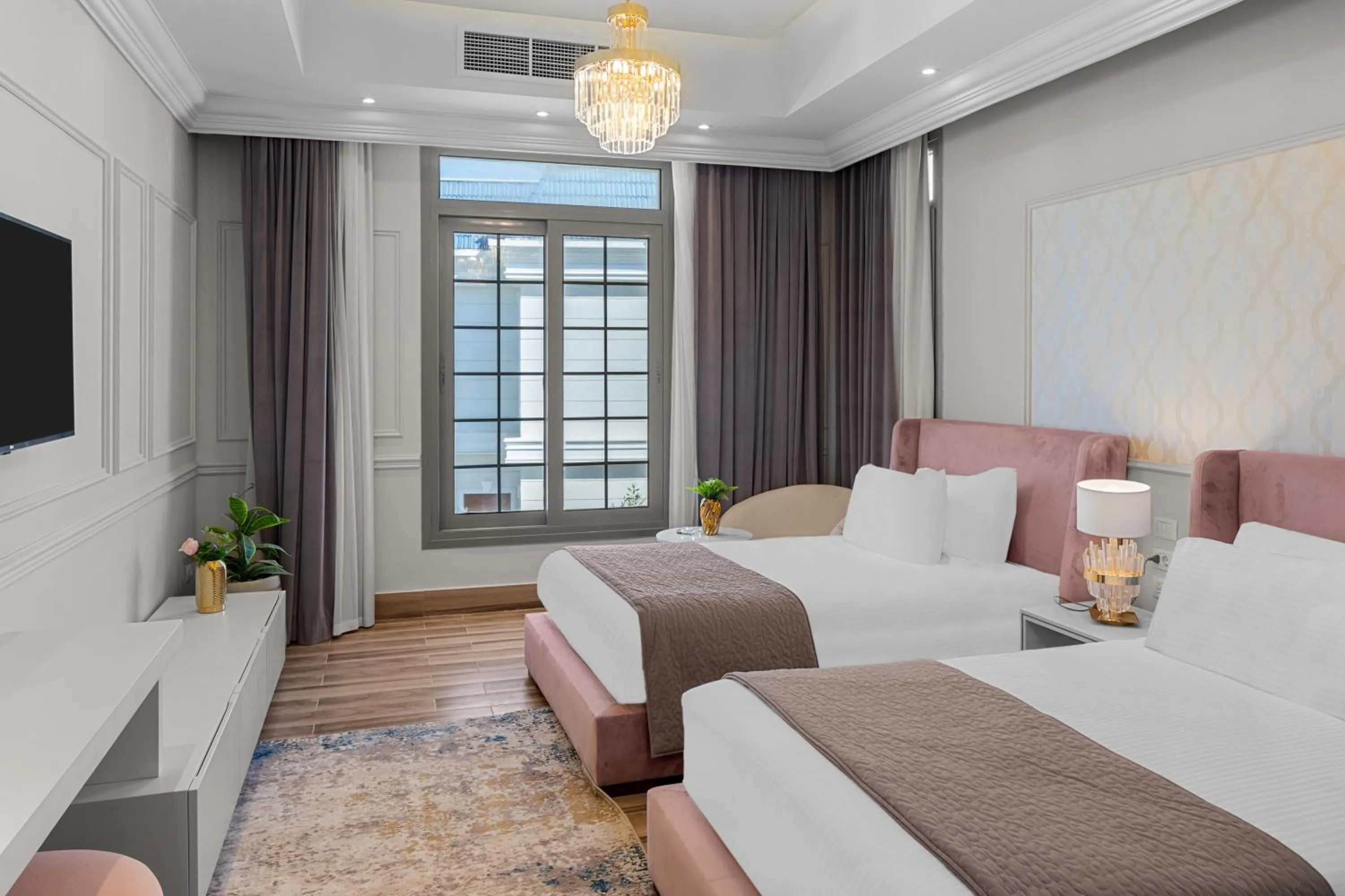 Bedroom, Bed in Crystal Lotus Luxury Palace - By Pickalbatros