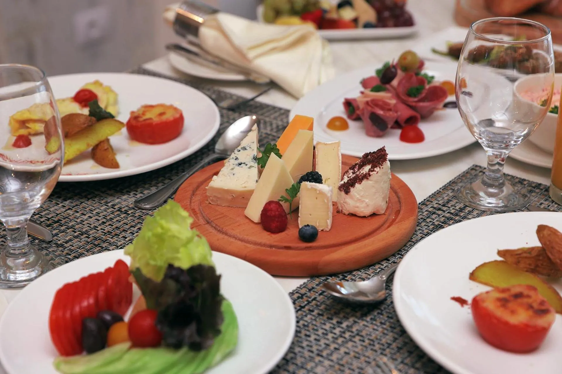 Food and drinks in Crystal Lotus Luxury Palace - By Pickalbatros