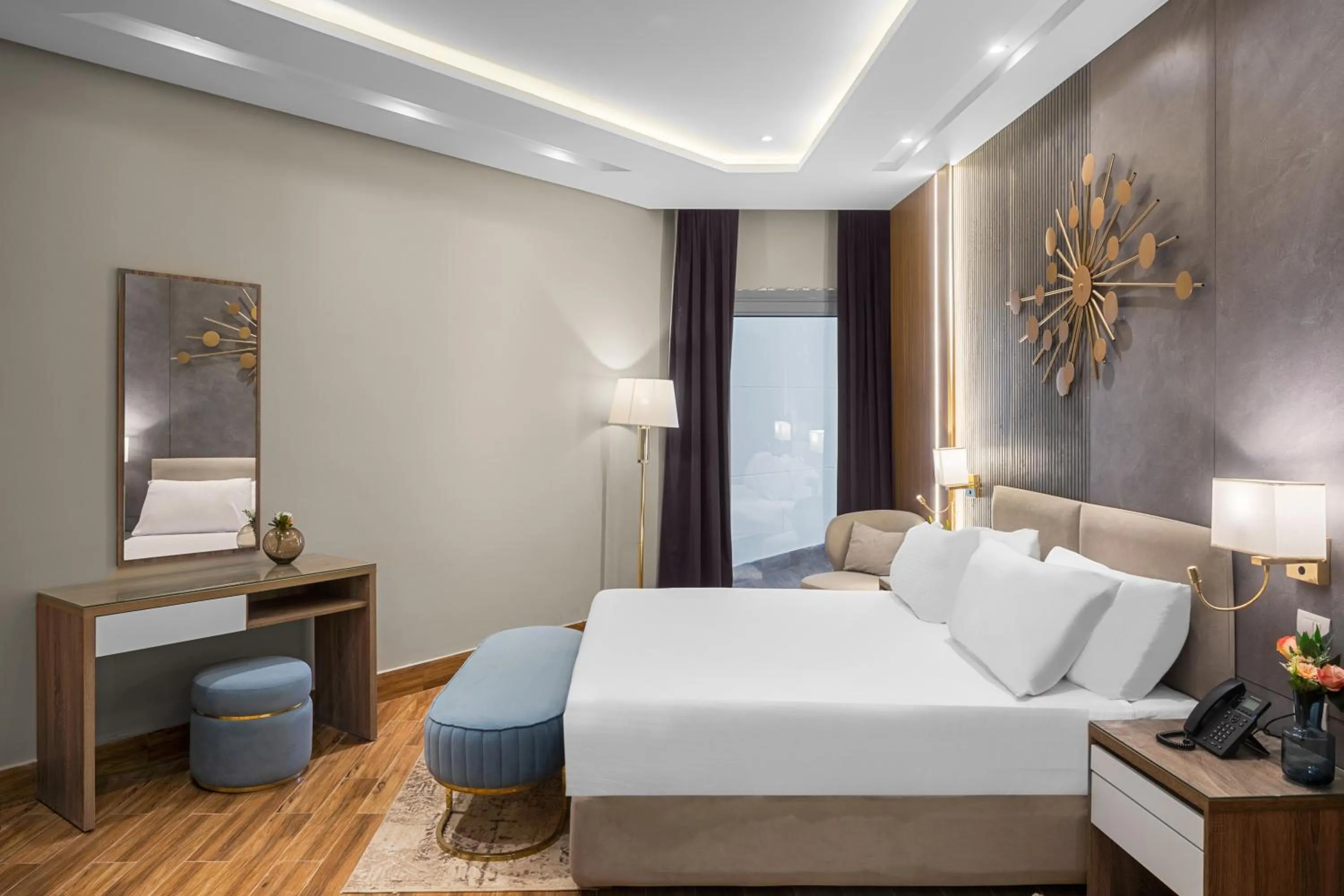 Bedroom, Bed in Crystal Lotus Luxury Palace - By Pickalbatros