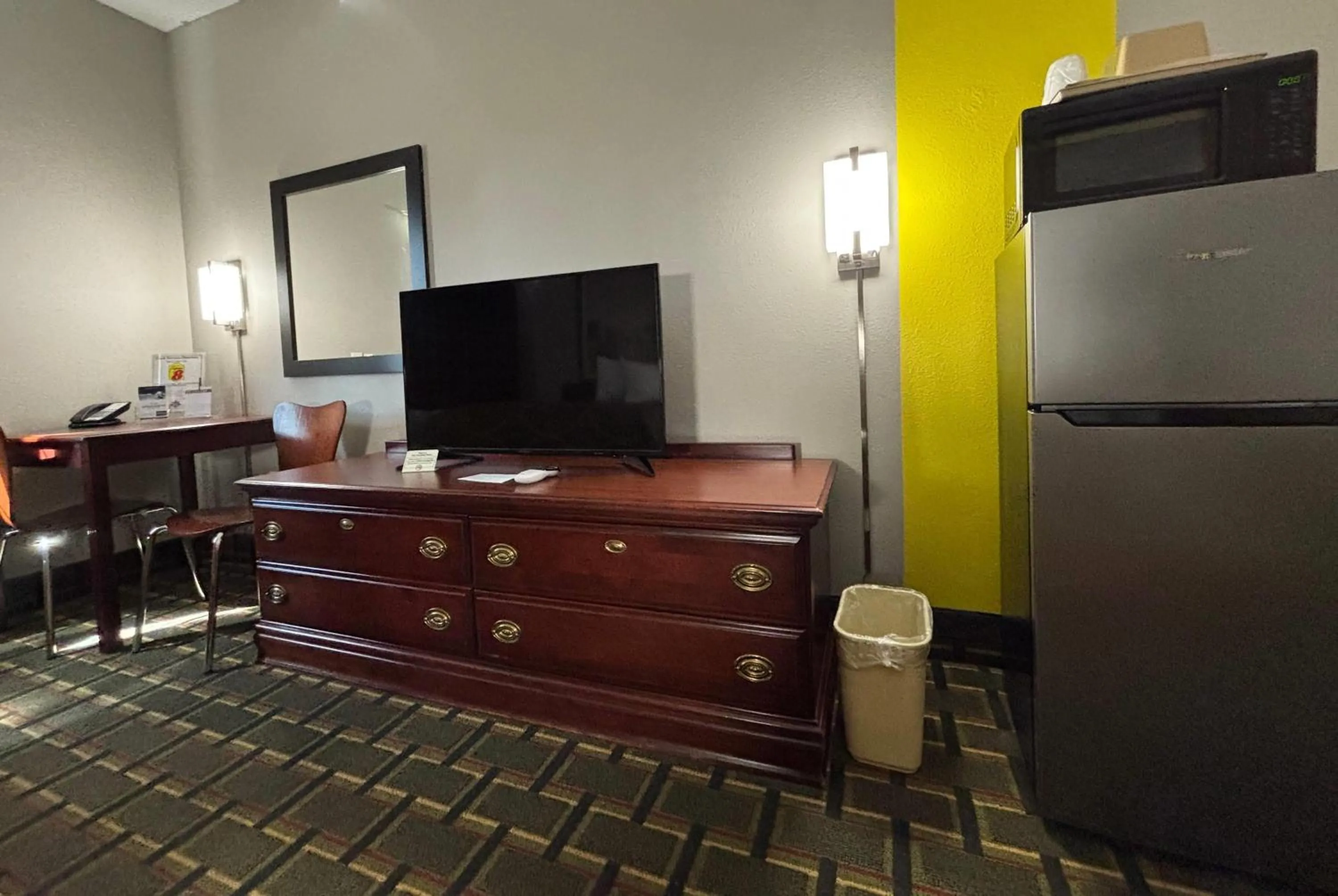 Photo of the whole room in Super 8 by Wyndham Mt. Carmel IL