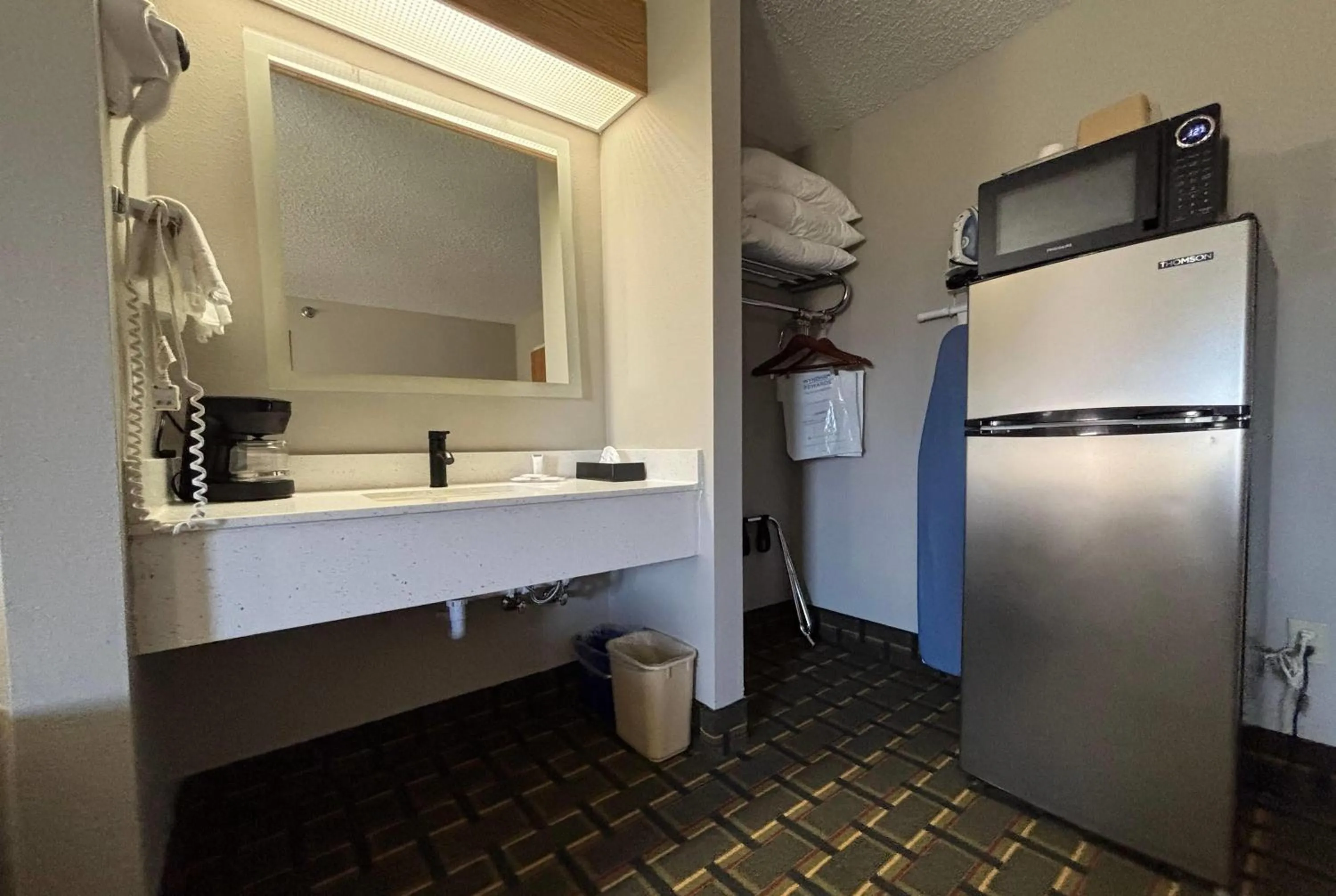 Photo of the whole room in Super 8 by Wyndham Mt. Carmel IL