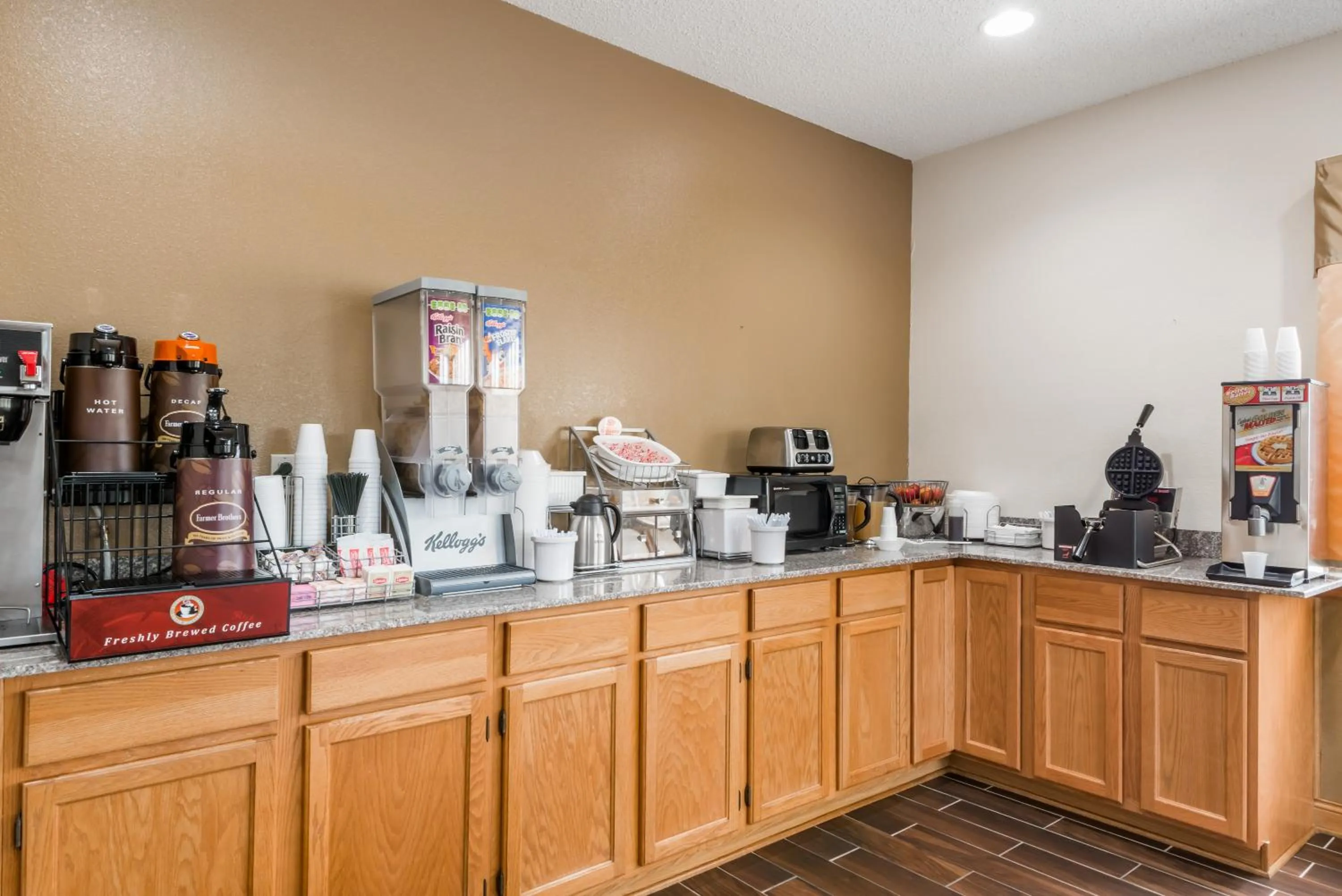 Coffee/tea facilities in Super 8 by Wyndham Mt. Carmel IL
