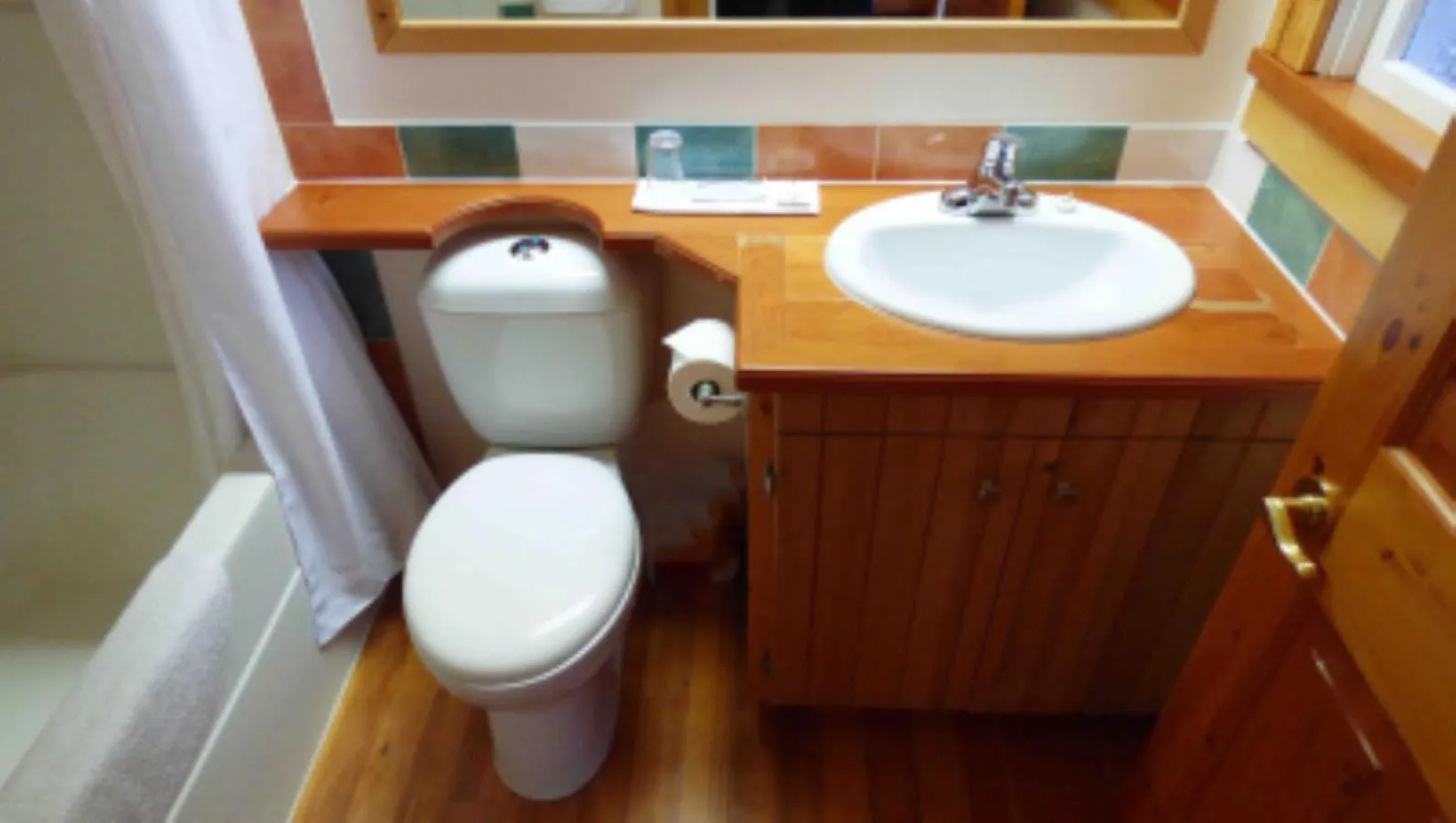 Bathroom in Seine Boat Inn