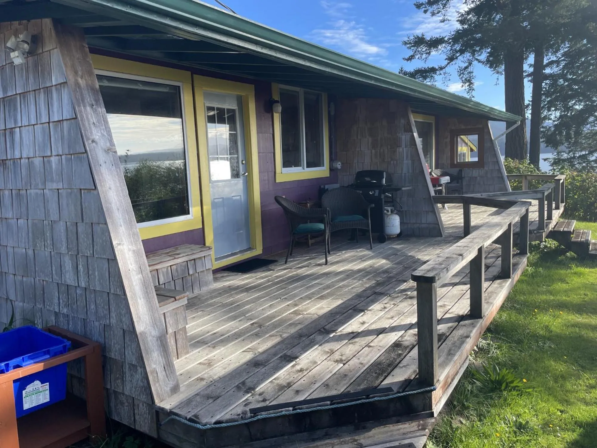 Patio in Seine Boat Inn