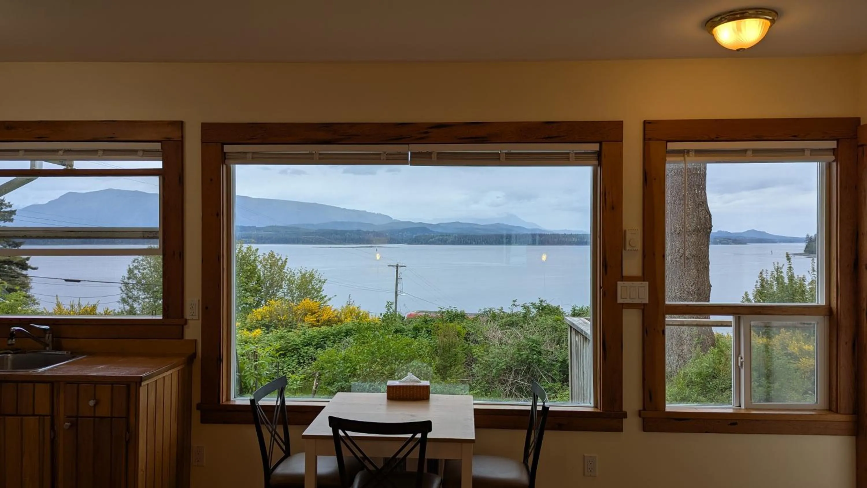 Sea view in Seine Boat Inn