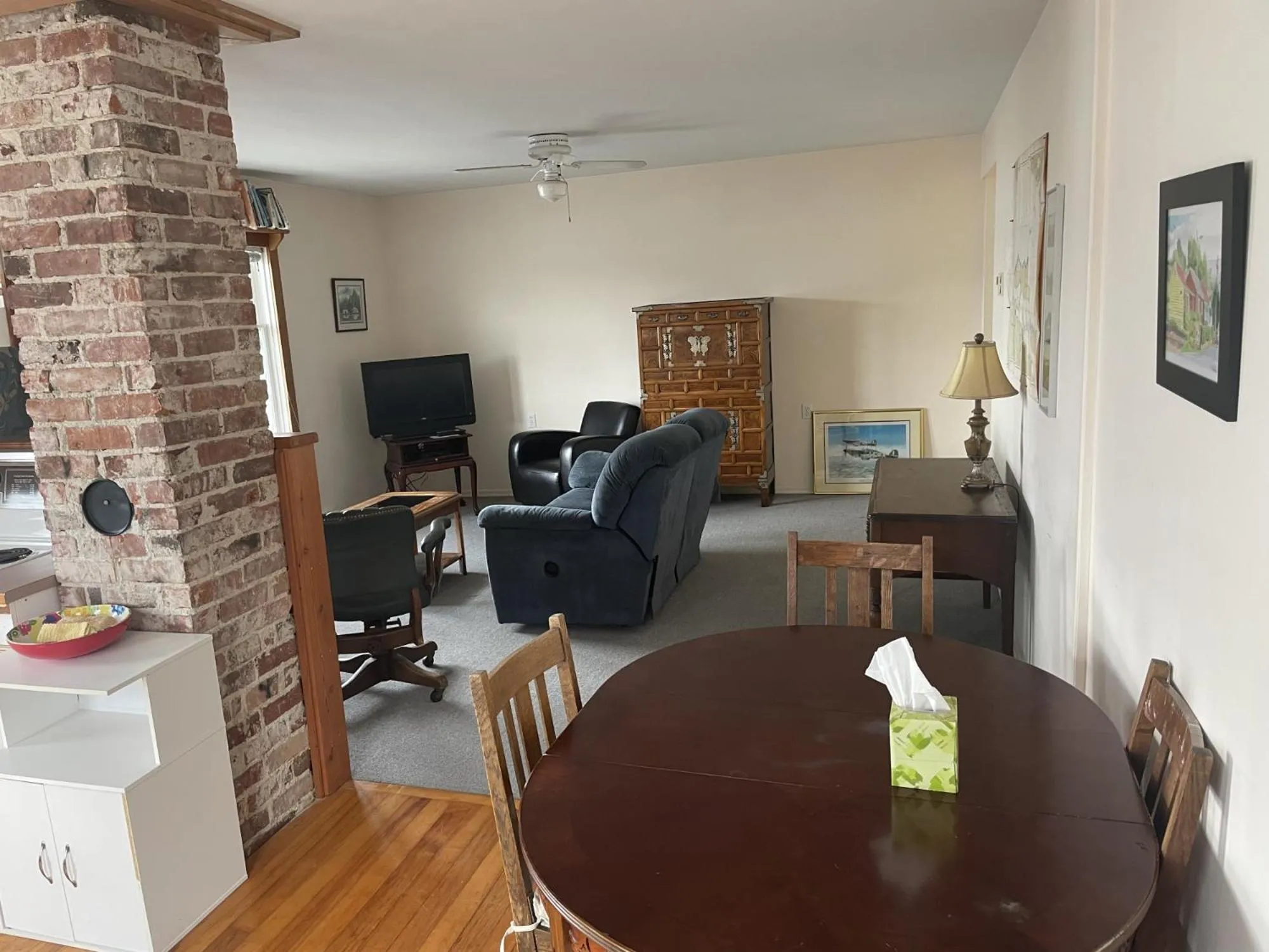 Living room in Seine Boat Inn