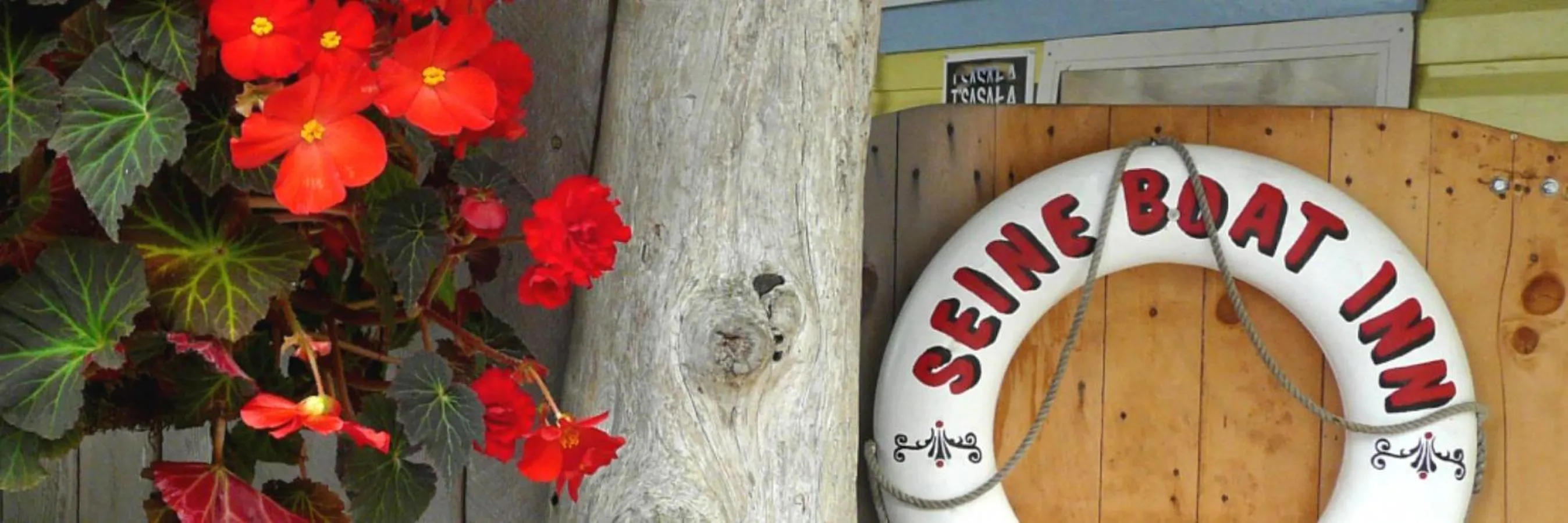 Property building in Seine Boat Inn