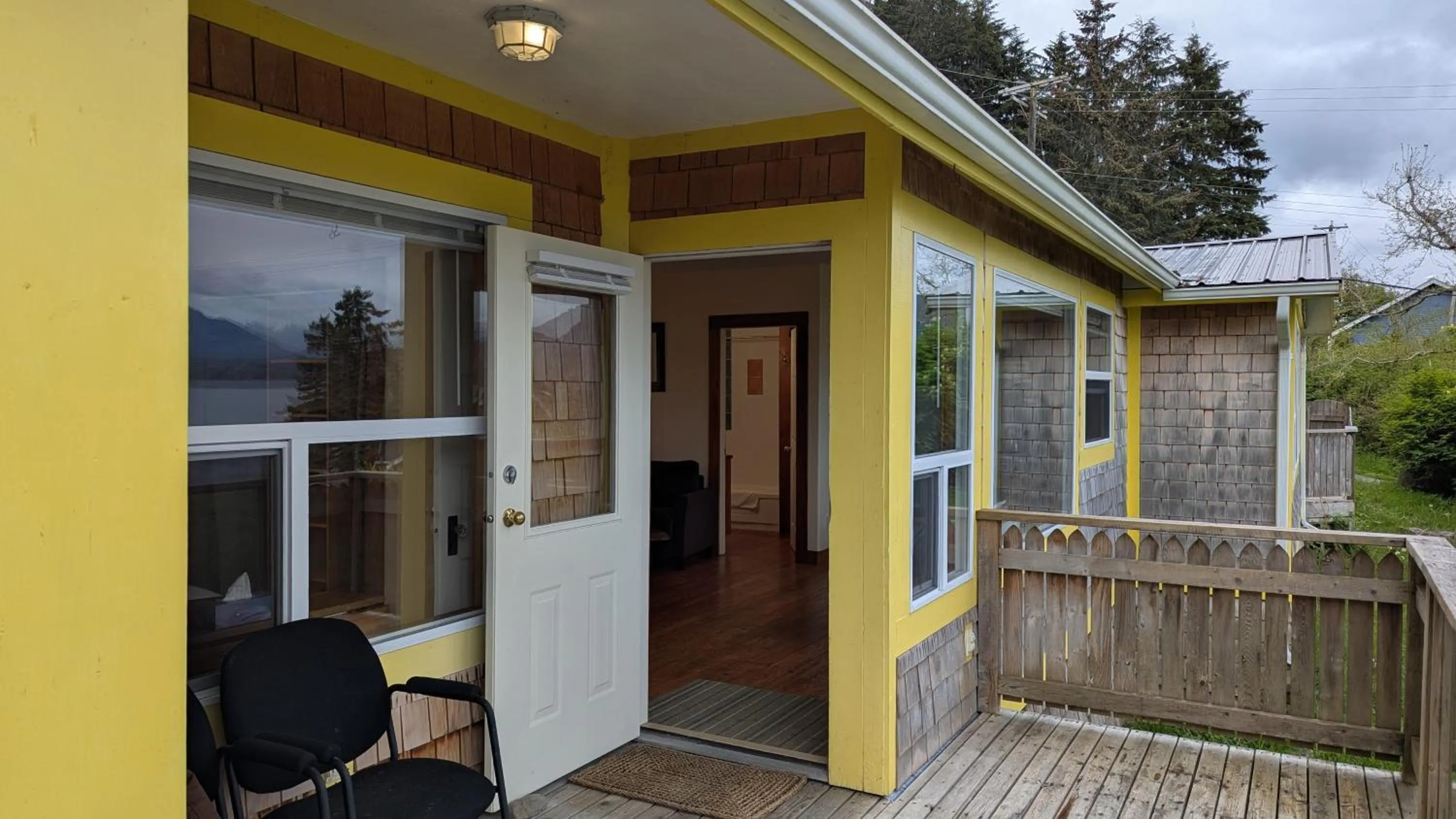 Balcony/Terrace in Seine Boat Inn
