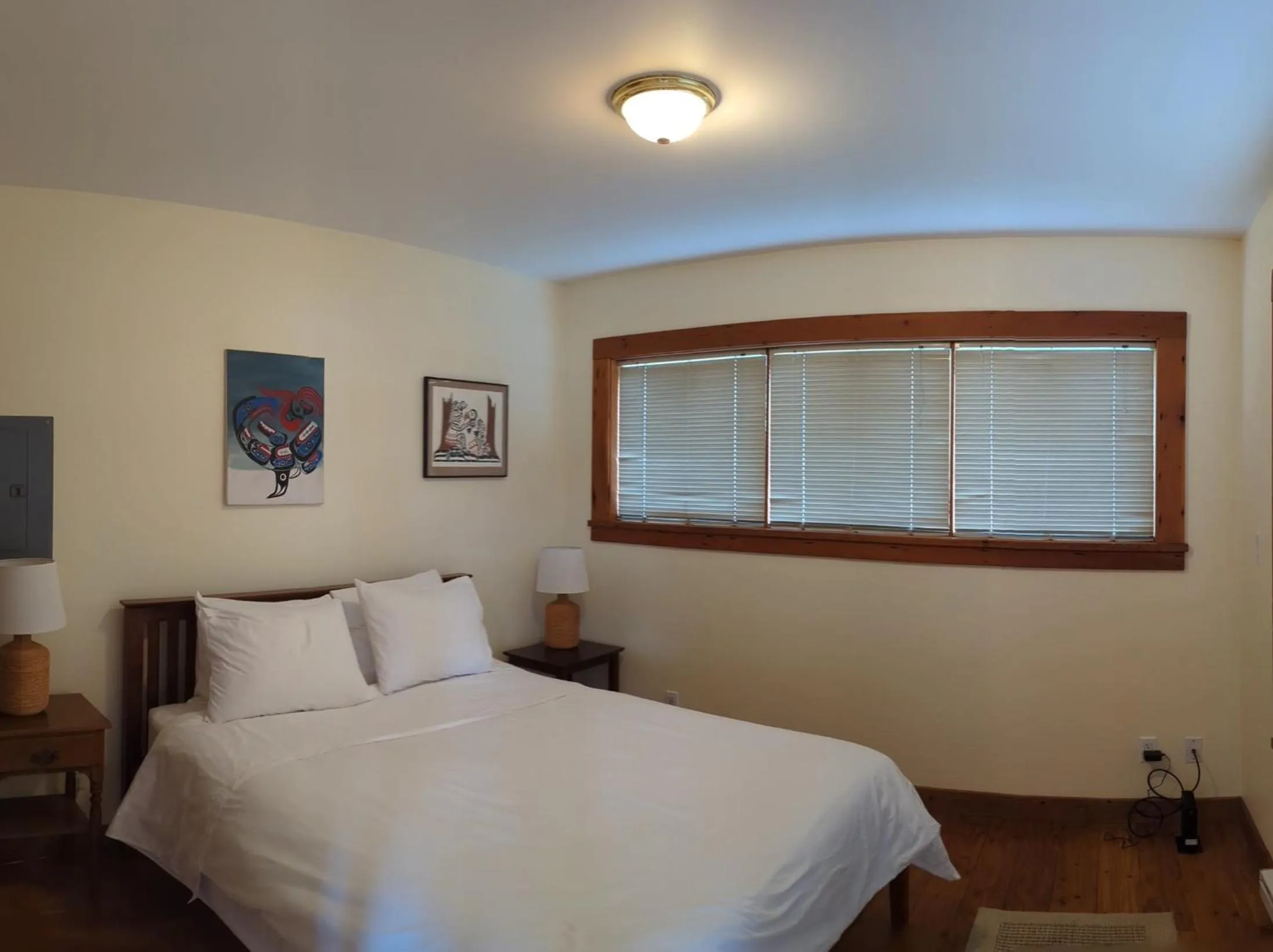 Bed in Seine Boat Inn