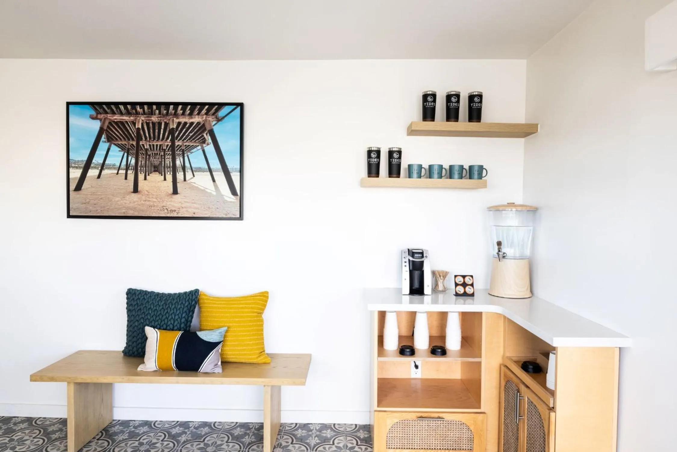 Coffee/tea facilities in Tides Oceanview Inn and Cottages