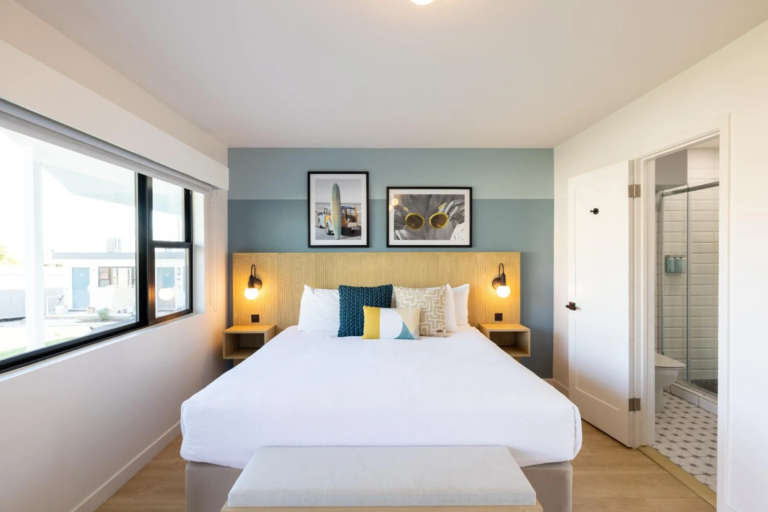 Bedroom, Bed in Tides Oceanview Inn and Cottages