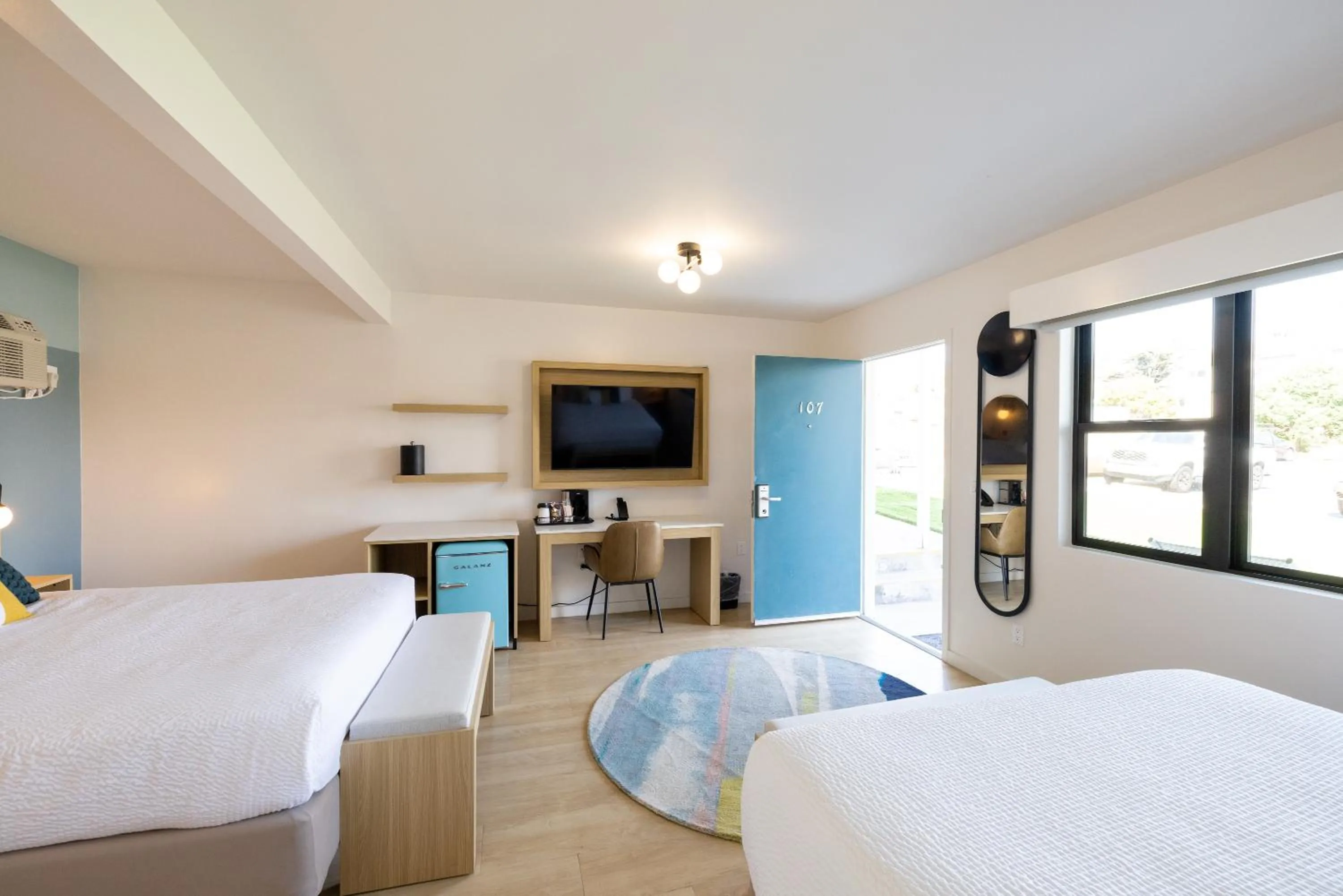 Bedroom, Bed in Tides Oceanview Inn and Cottages