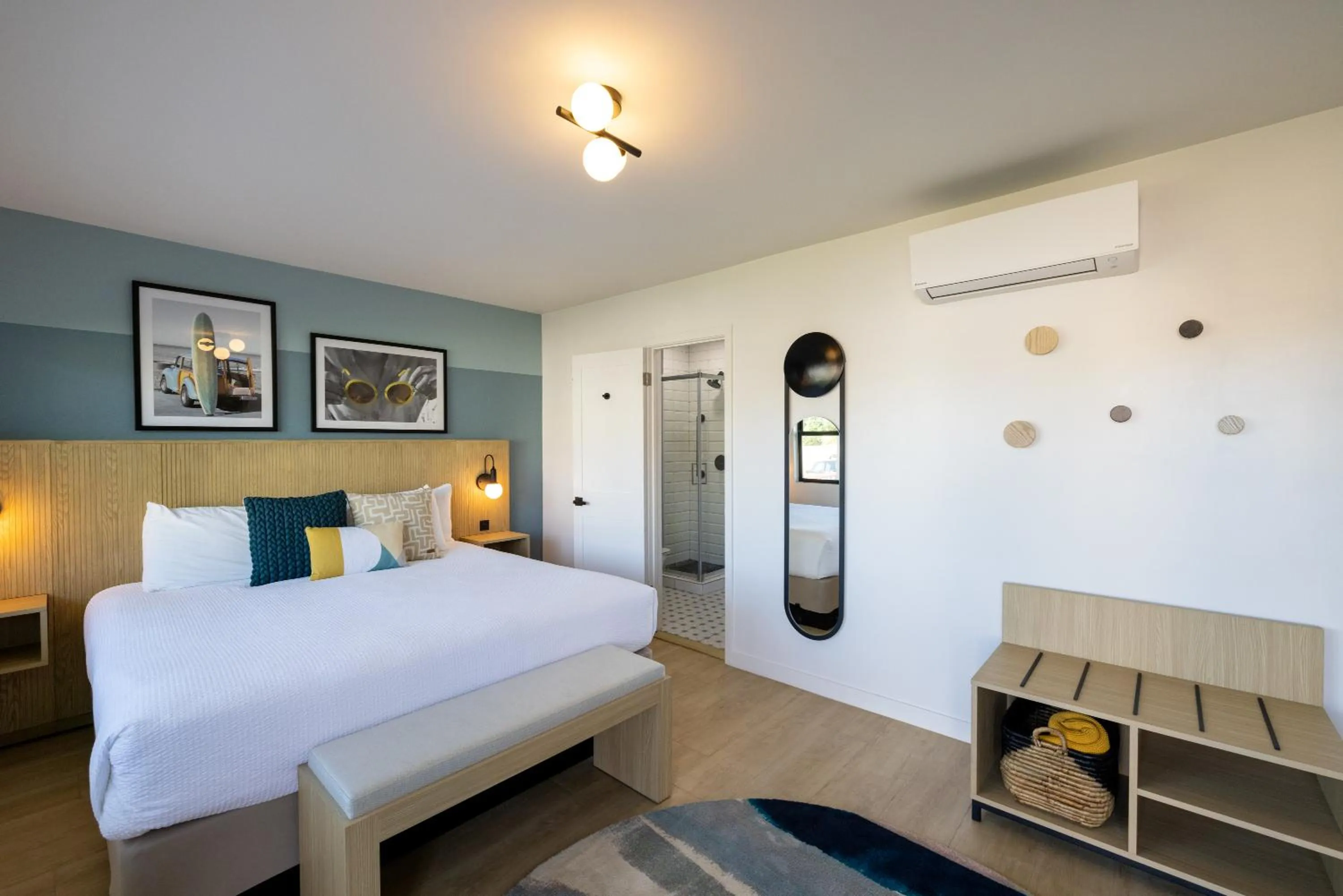 Bedroom, Bed in Tides Oceanview Inn and Cottages