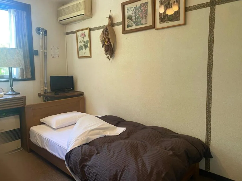 Photo of the whole room, Bed in Garden Pension Obergurgl