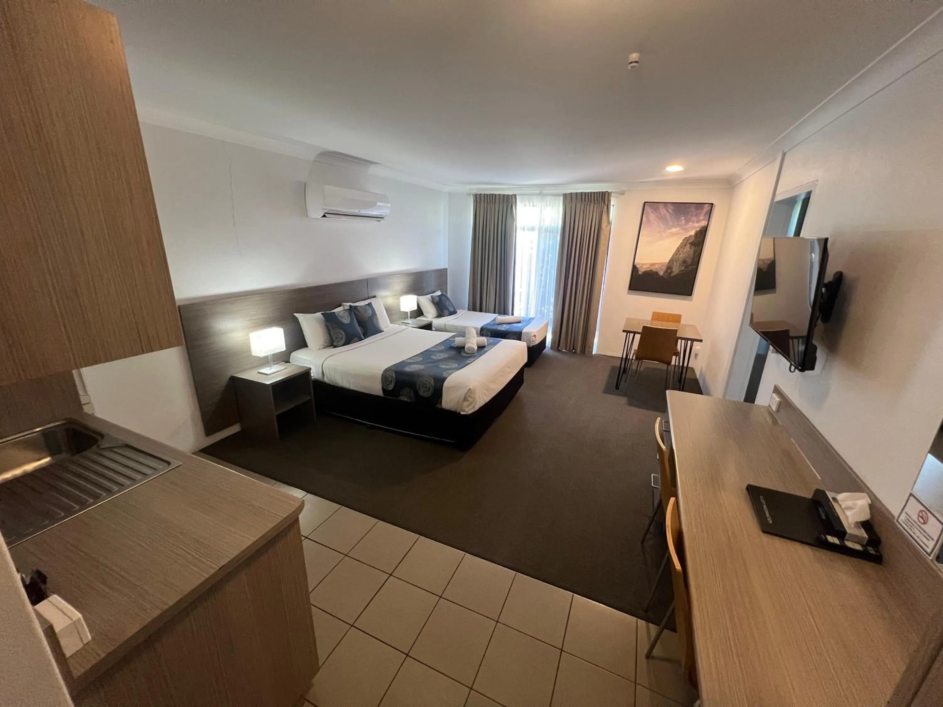 Bedroom, Bed in Adelong Motel