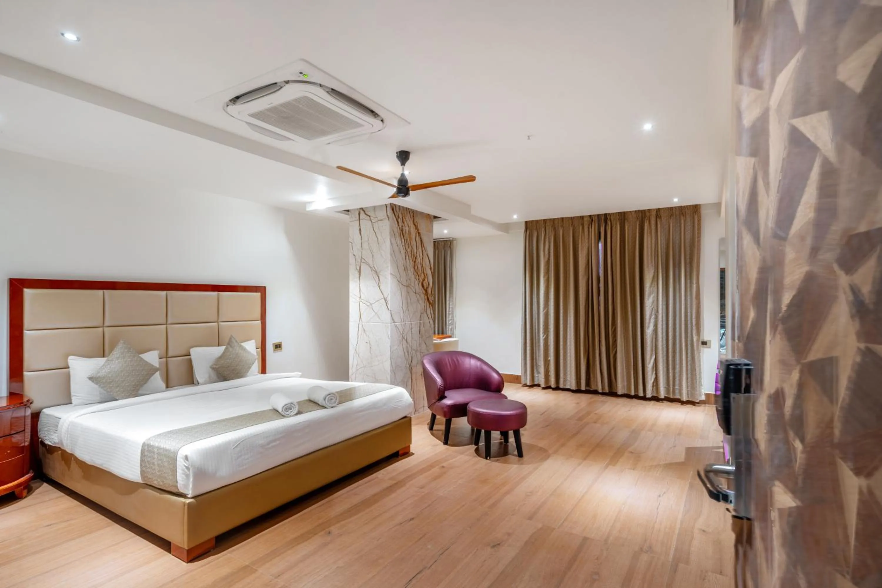 Bed in Hotel Chutneys