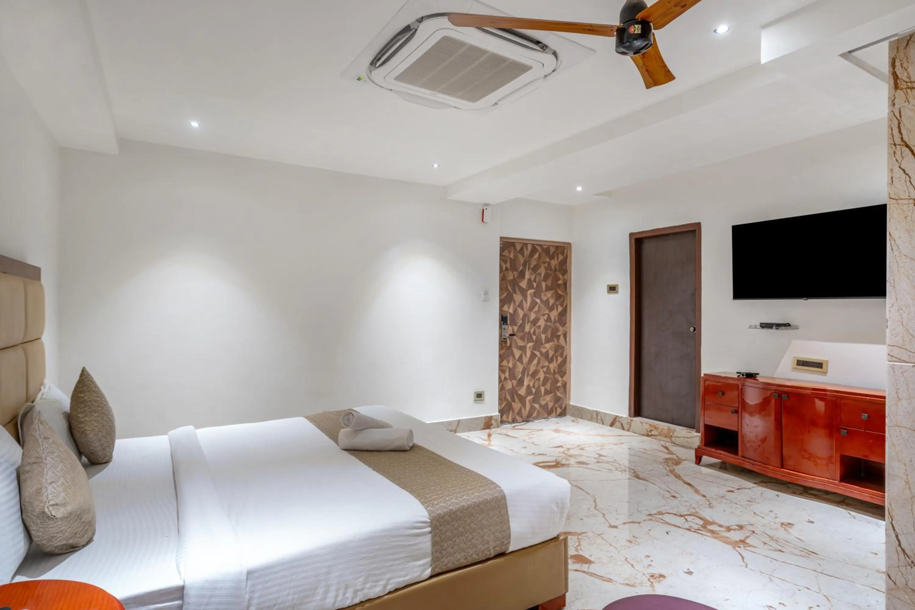 Bed in Hotel Chutneys