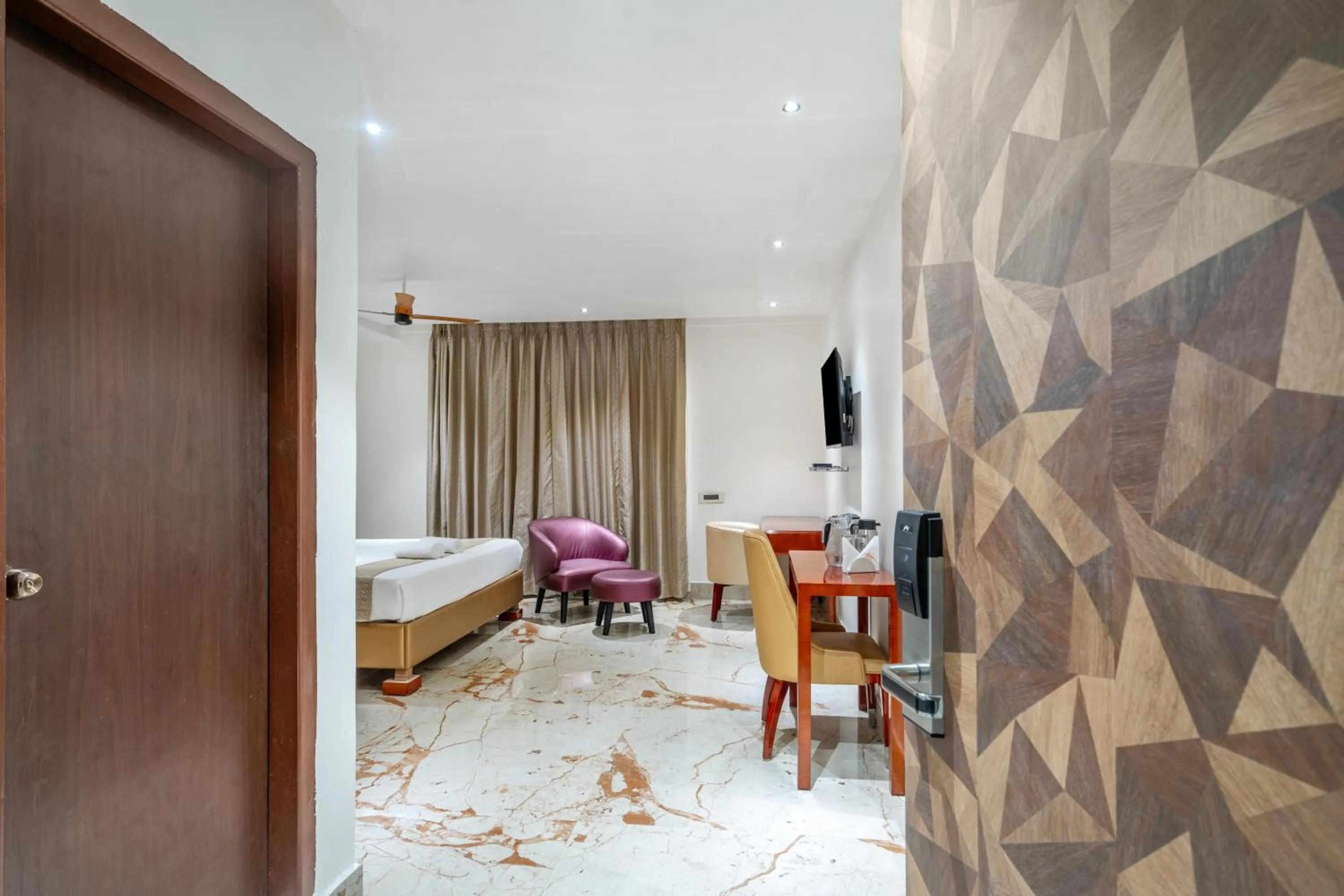 Photo of the whole room, Bed in Hotel Chutneys