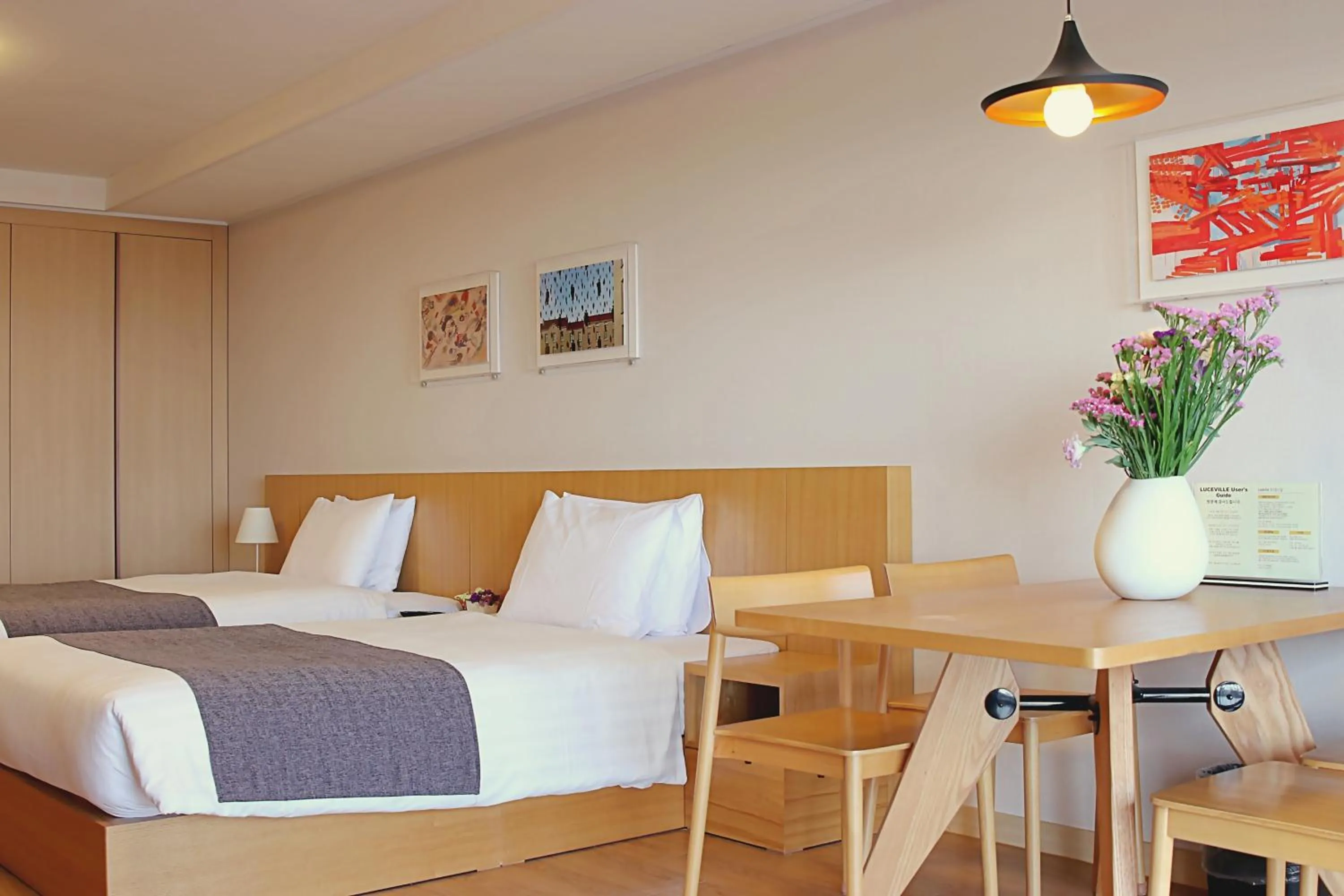 Photo of the whole room, Bed in Luceville