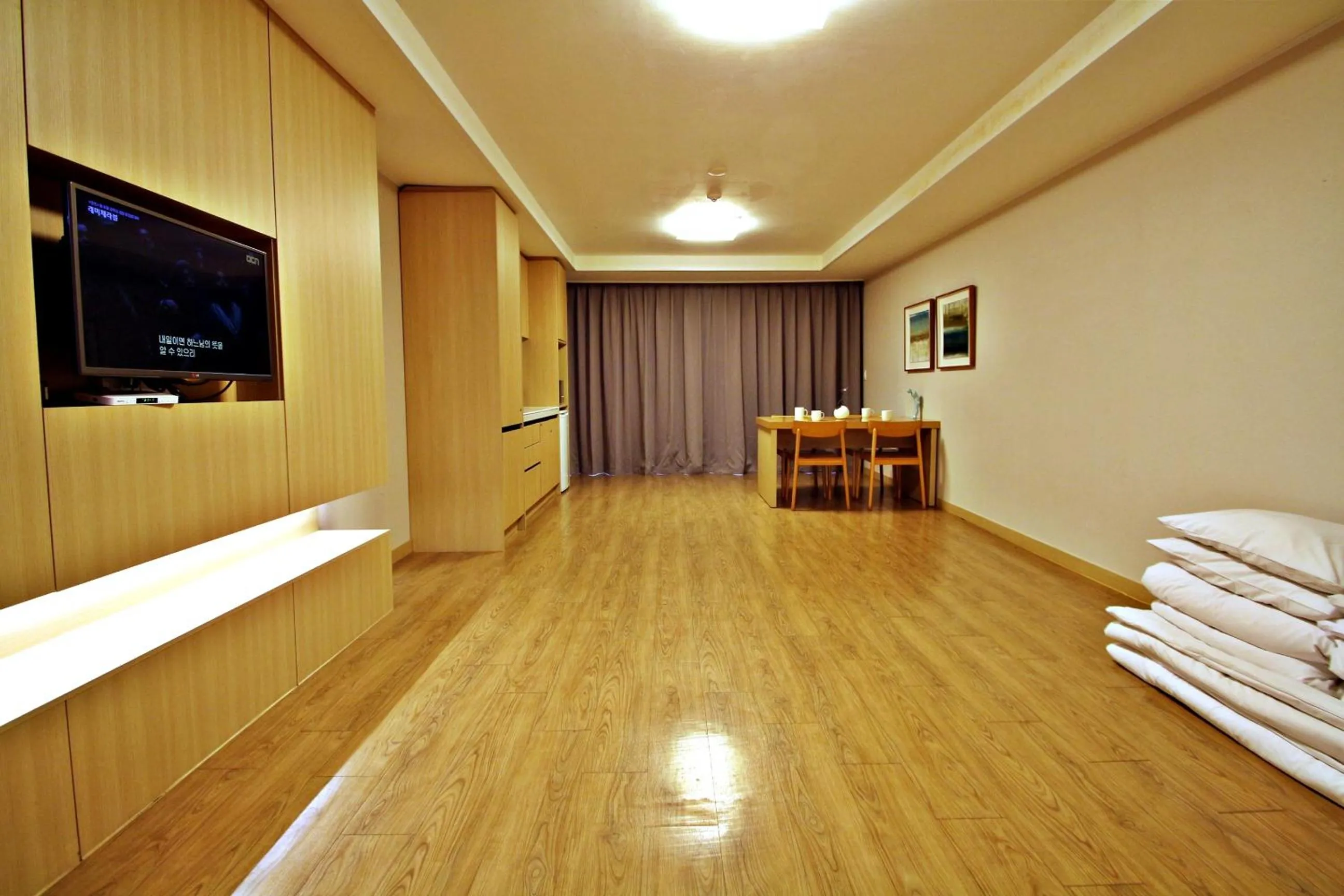 Photo of the whole room, Bed in Luceville