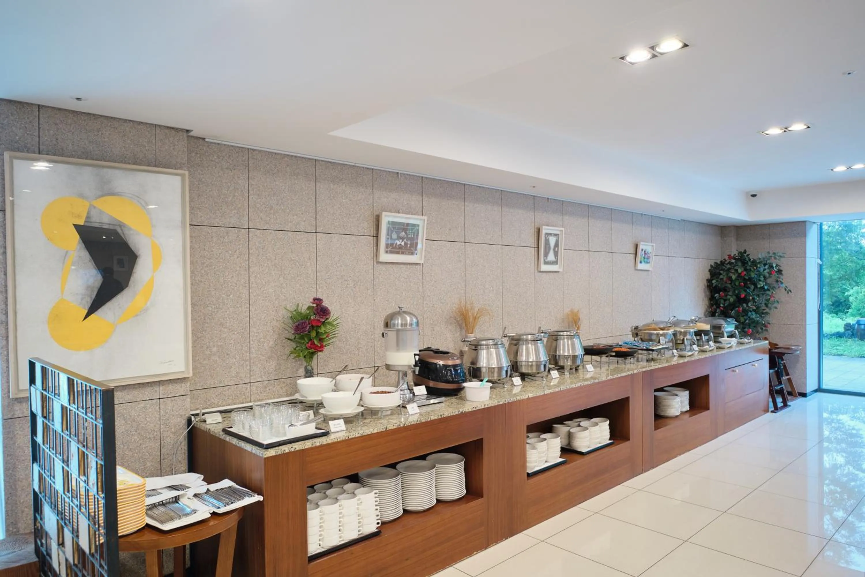 Restaurant/places to eat in Luceville