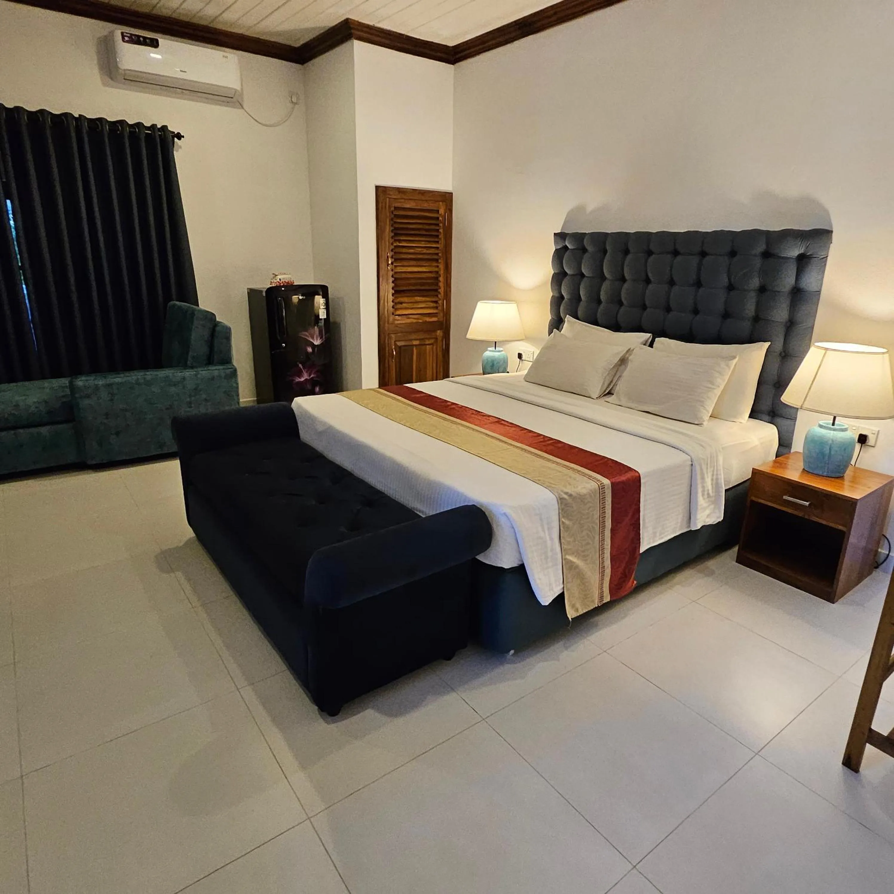 Bedroom, Bed in Ella Planters Bungalow