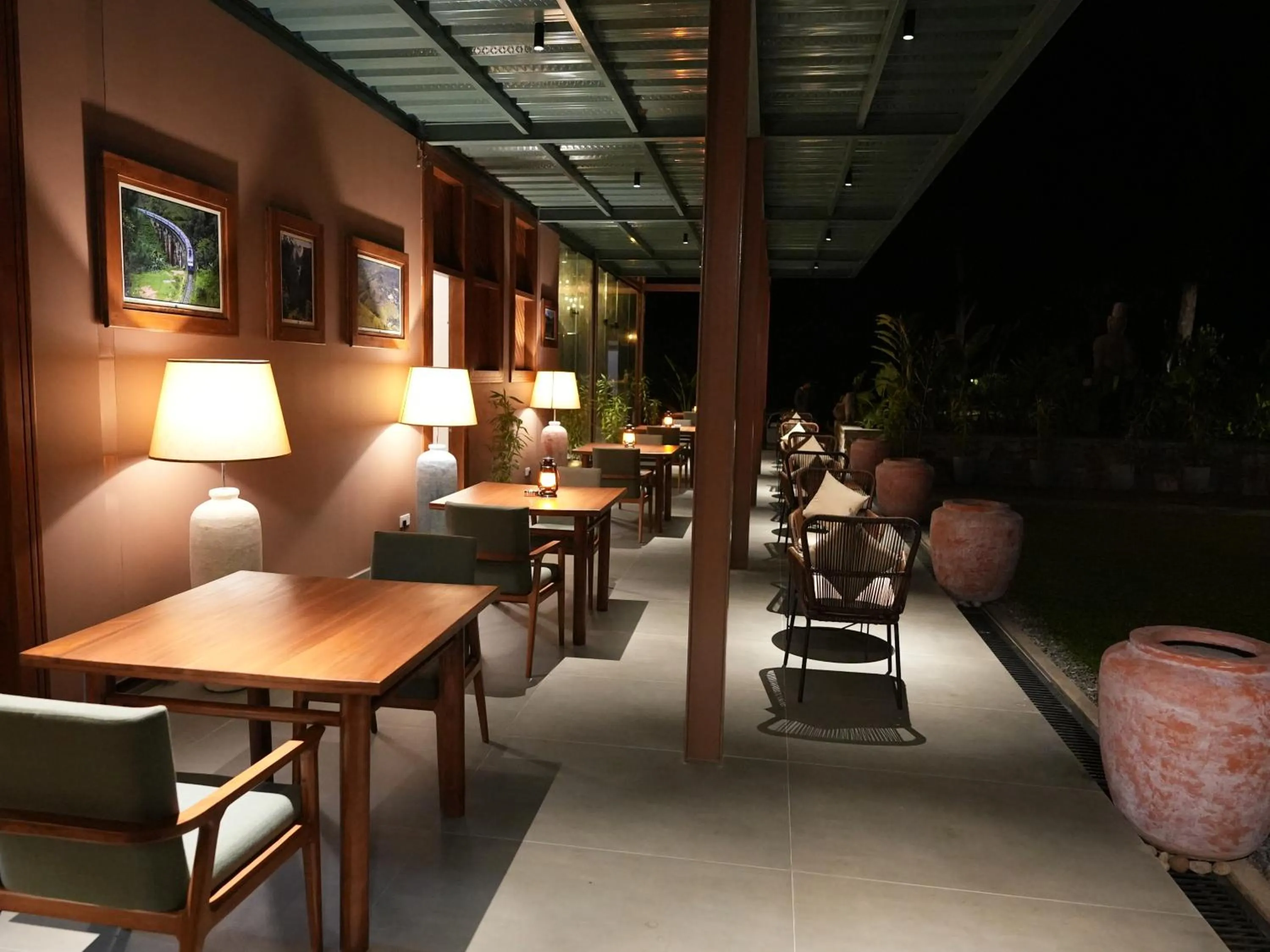 Restaurant/places to eat in Ella Planters Bungalow