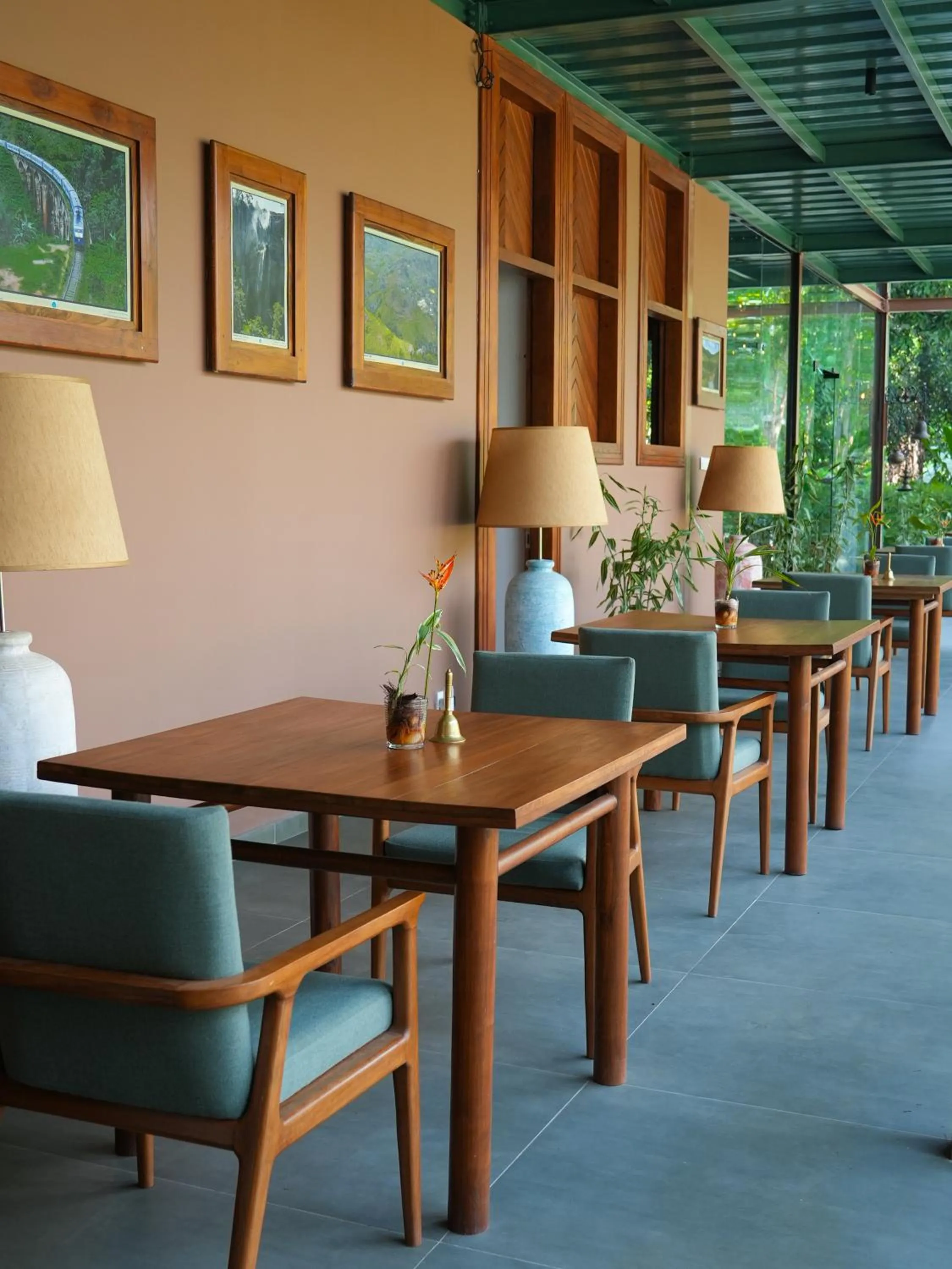 Restaurant/places to eat in Ella Planters Bungalow