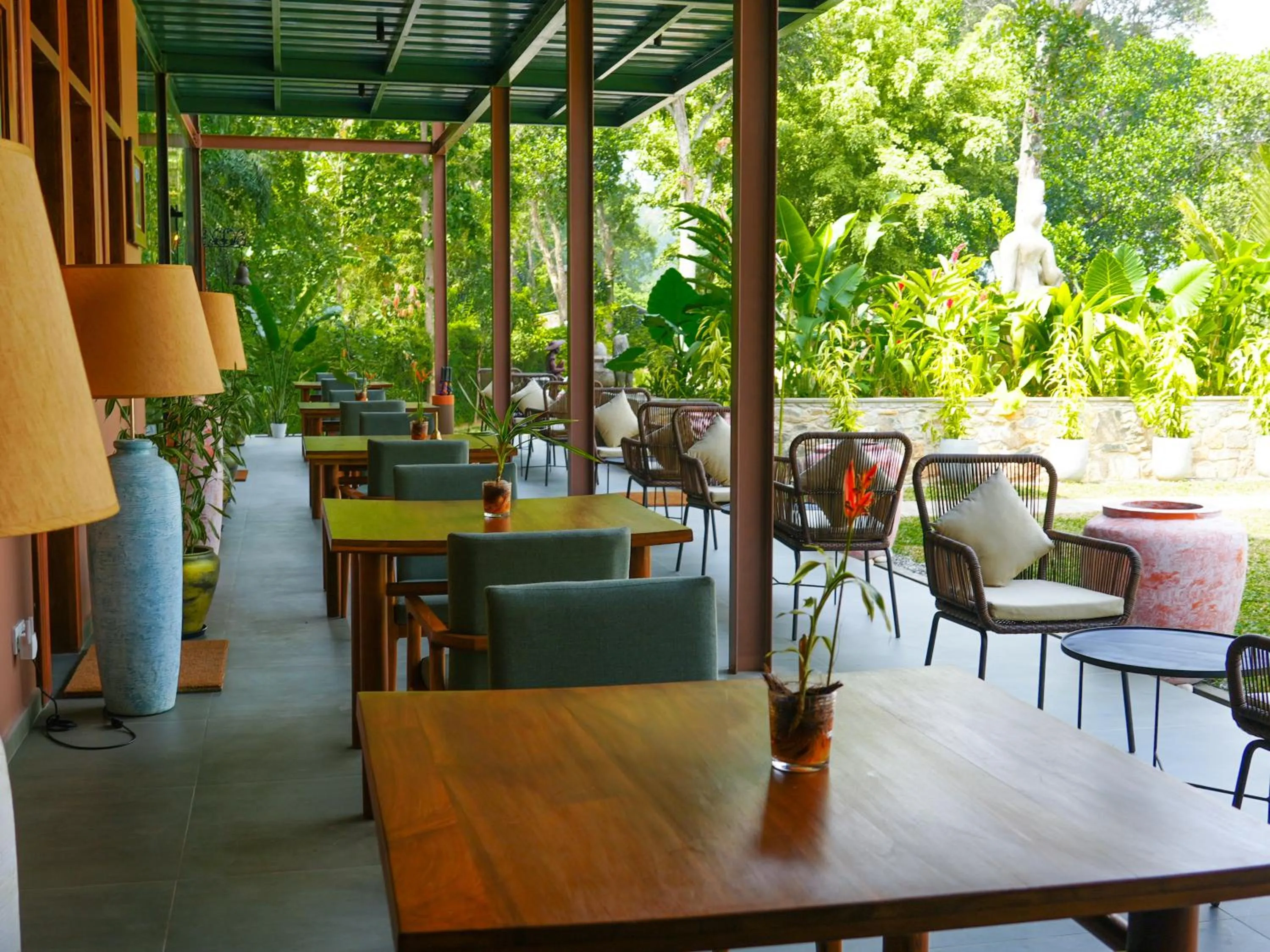 Restaurant/places to eat in Ella Planters Bungalow