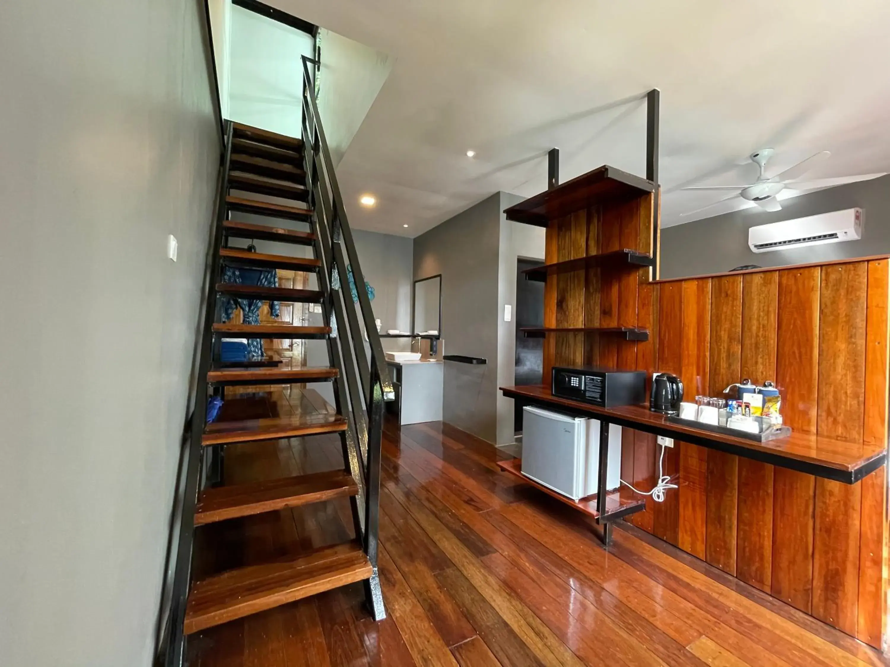 DOUBLE SHARING SUITE CLASSIC PACKAGE with All Meals, Beverages + Return Boat Transfers in Alunan Resort DOUBLE SHARING SUITE CLASSIC PACKAGE with All Meals, Beverages + Return Boat Transfers in Alunan Resort