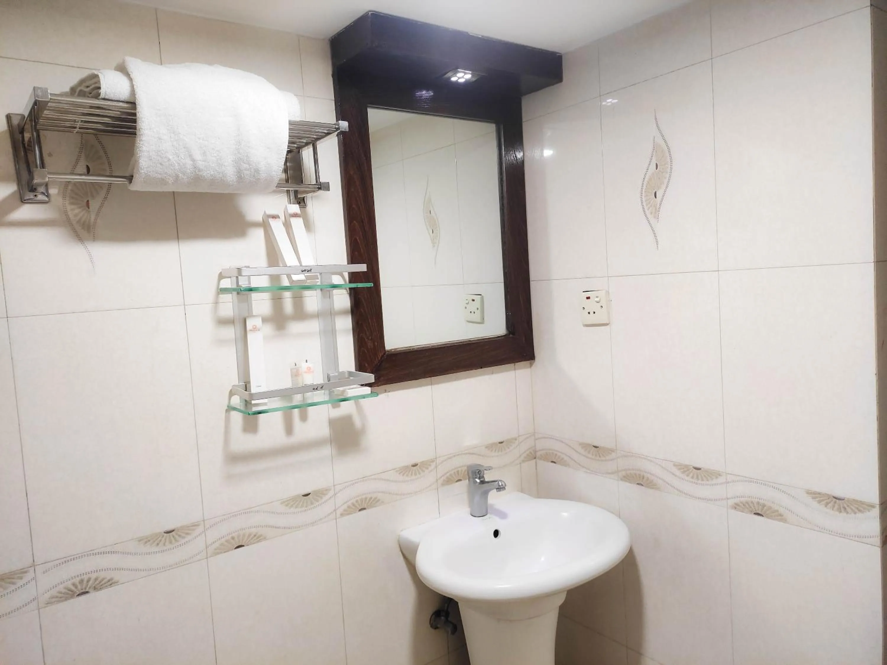 Bathroom in Hotel Air Inn Dhaka - Airport View