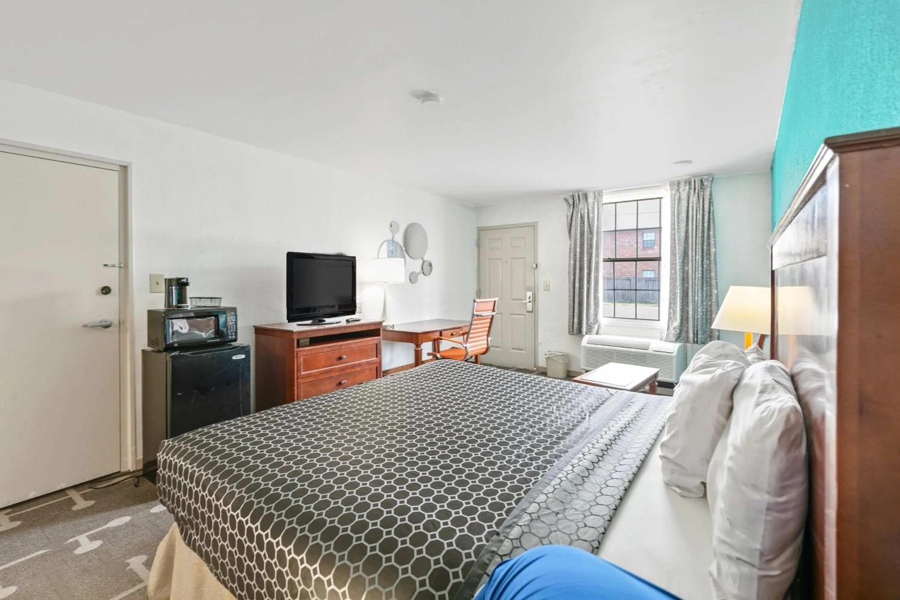 Bedroom, Bed in Moonlight Inn Hotel O Hattiesburg, MS