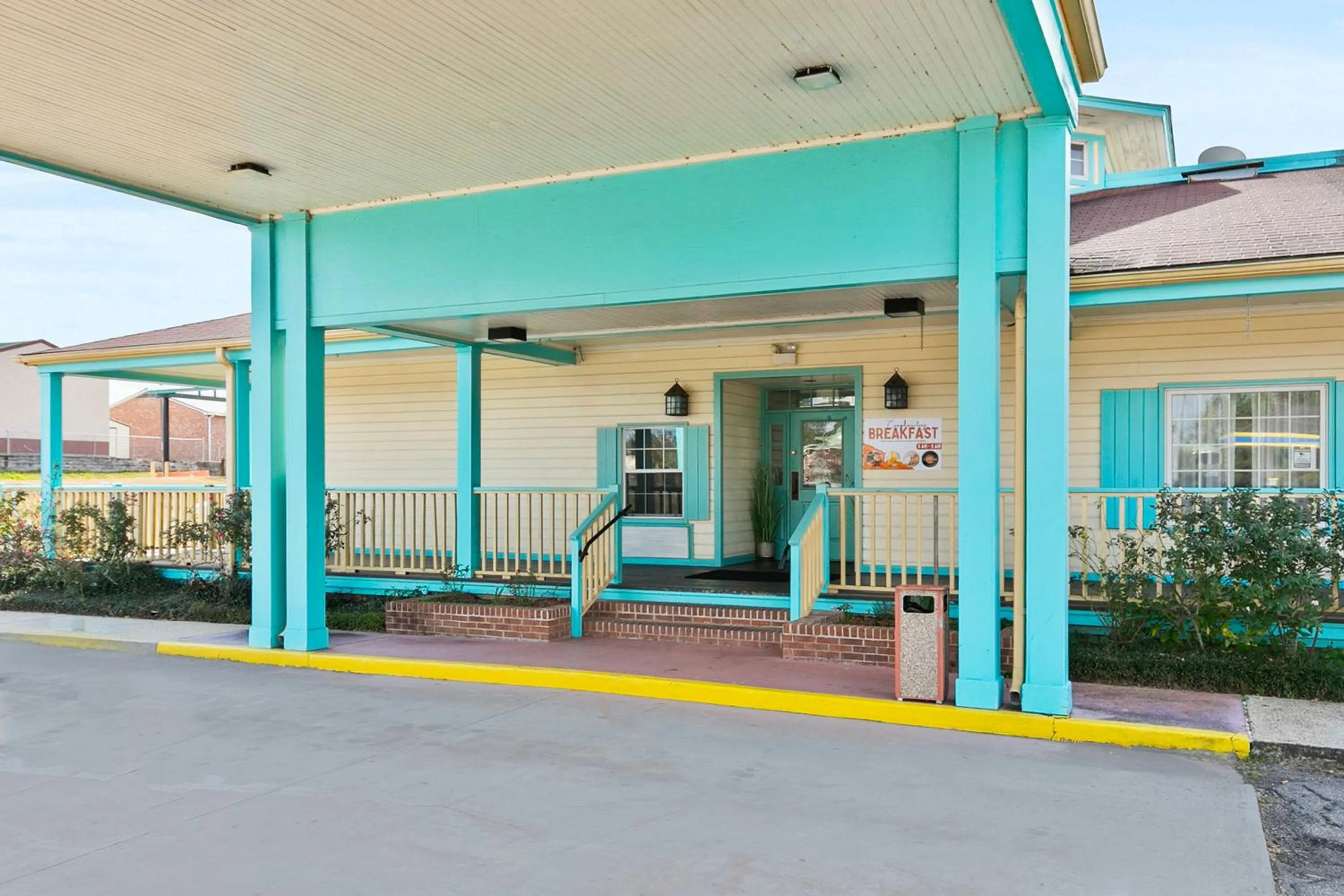 Facade/entrance in Moonlight Inn Hotel O Hattiesburg, MS