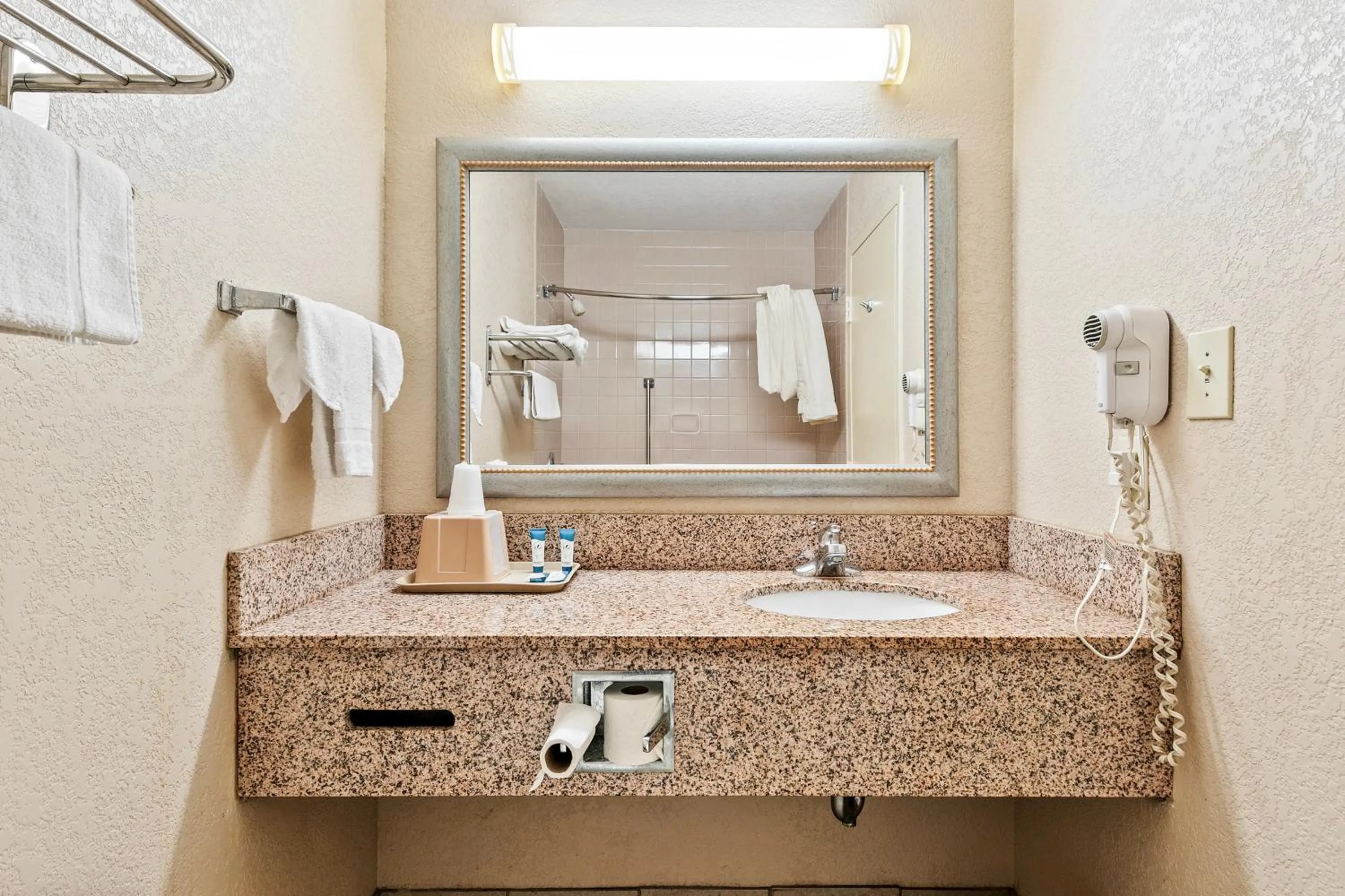 Bathroom in Moonlight Inn Hotel O Hattiesburg, MS