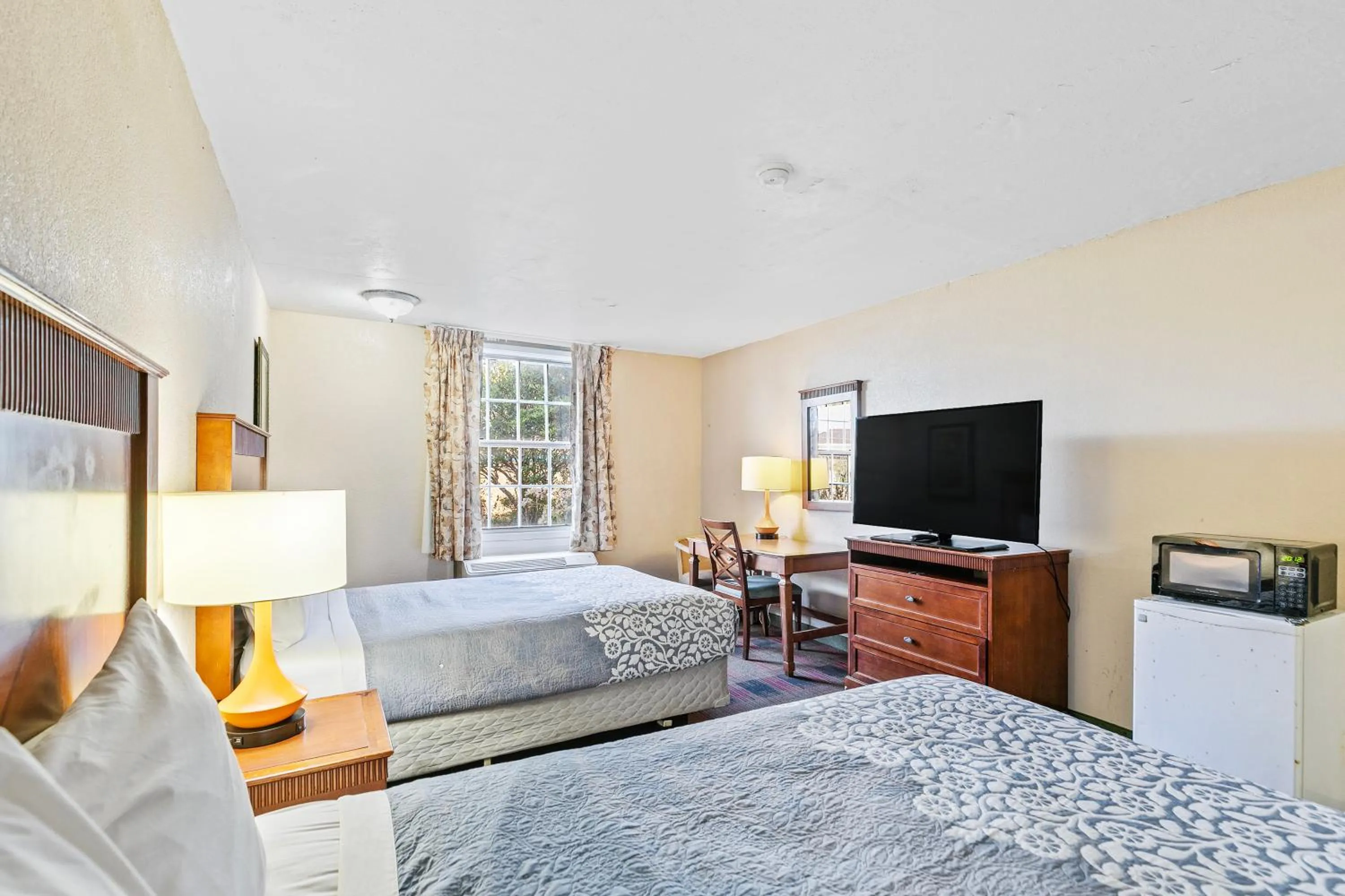 Bedroom, Bed in Moonlight Inn Hotel O Hattiesburg, MS