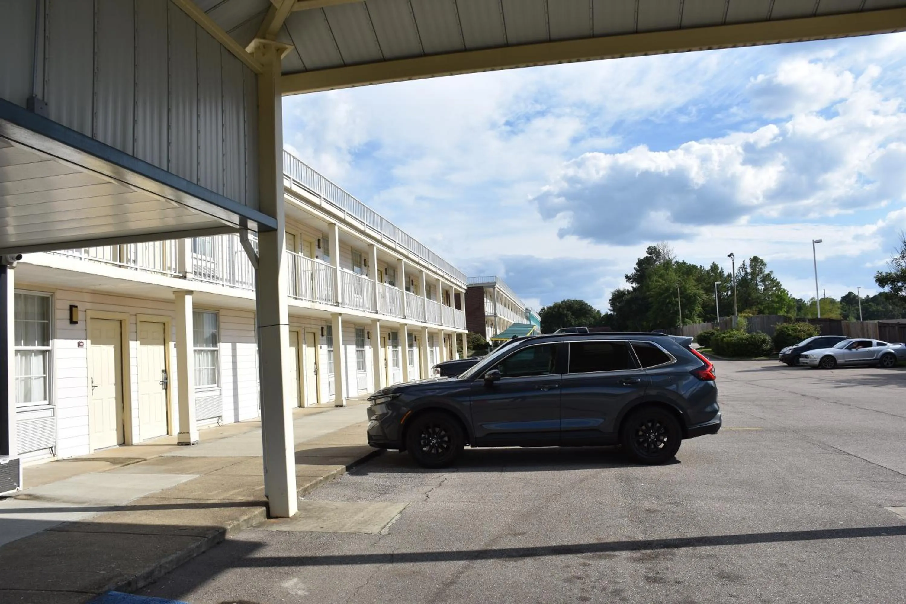 Parking in Moonlight Inn Hotel O Hattiesburg, MS