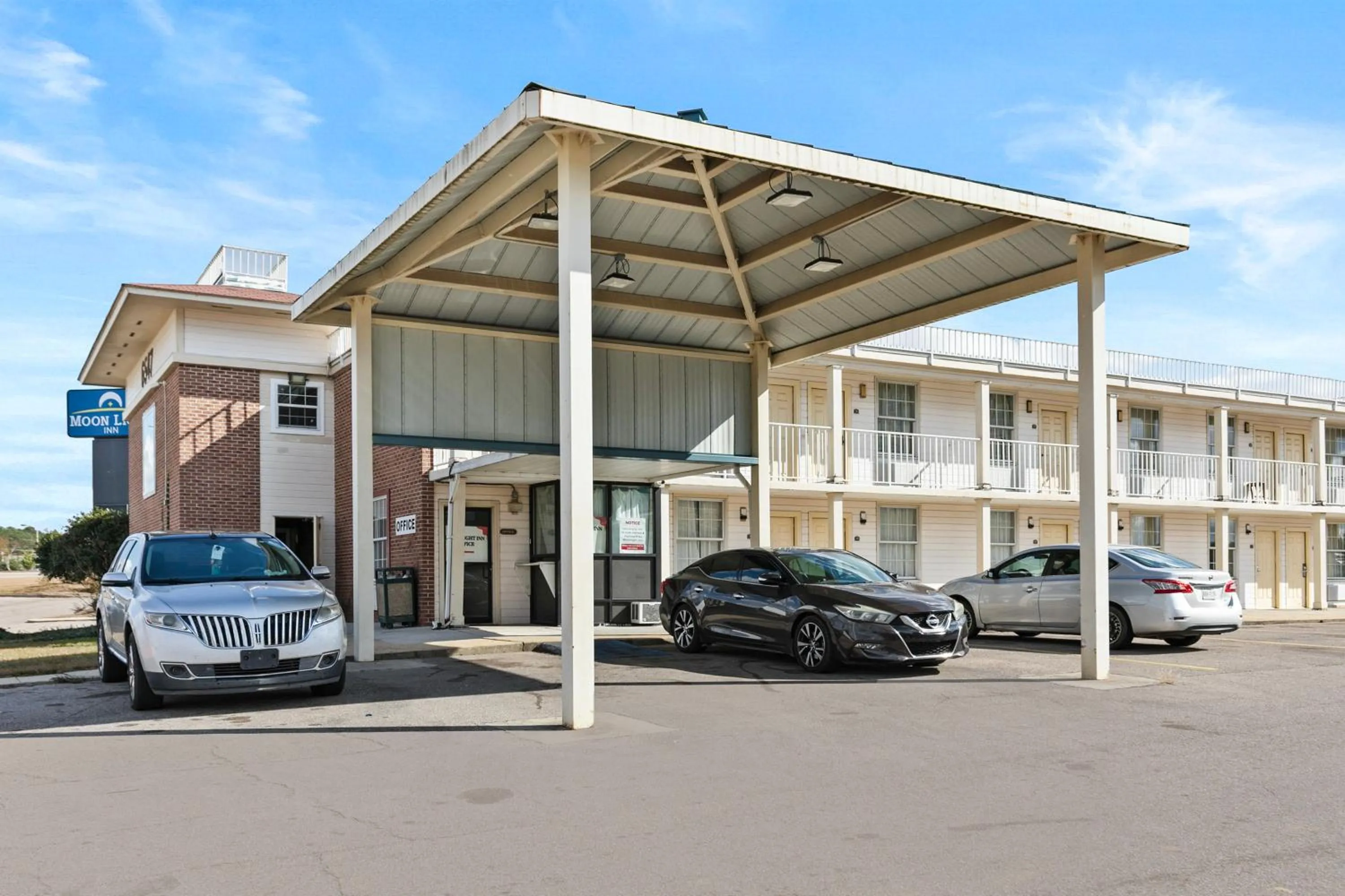 Parking in Moonlight Inn Hotel O Hattiesburg, MS