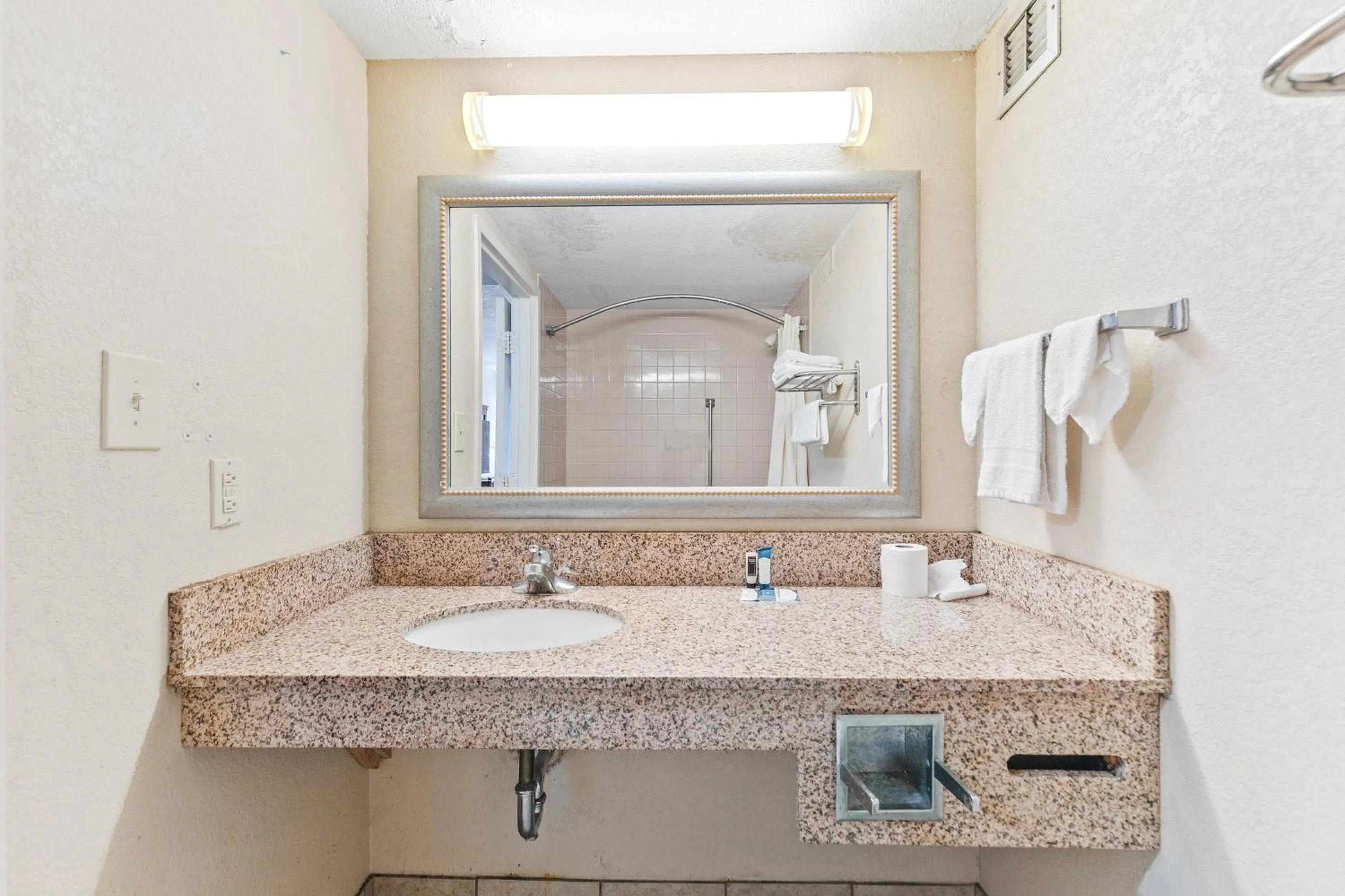 Bathroom in Moonlight Inn Hotel O Hattiesburg, MS