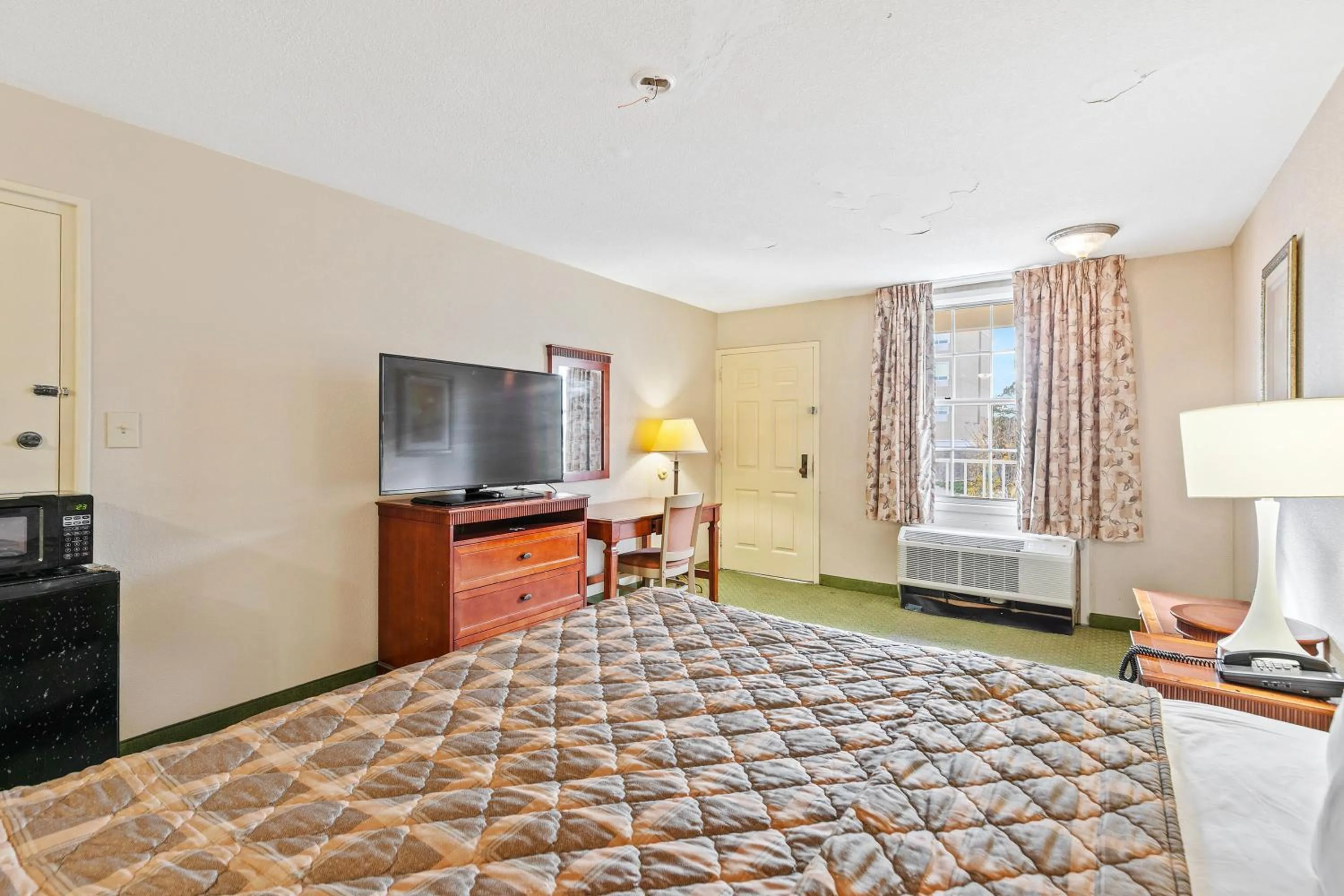 Bedroom, Bed in Moonlight Inn Hotel O Hattiesburg, MS