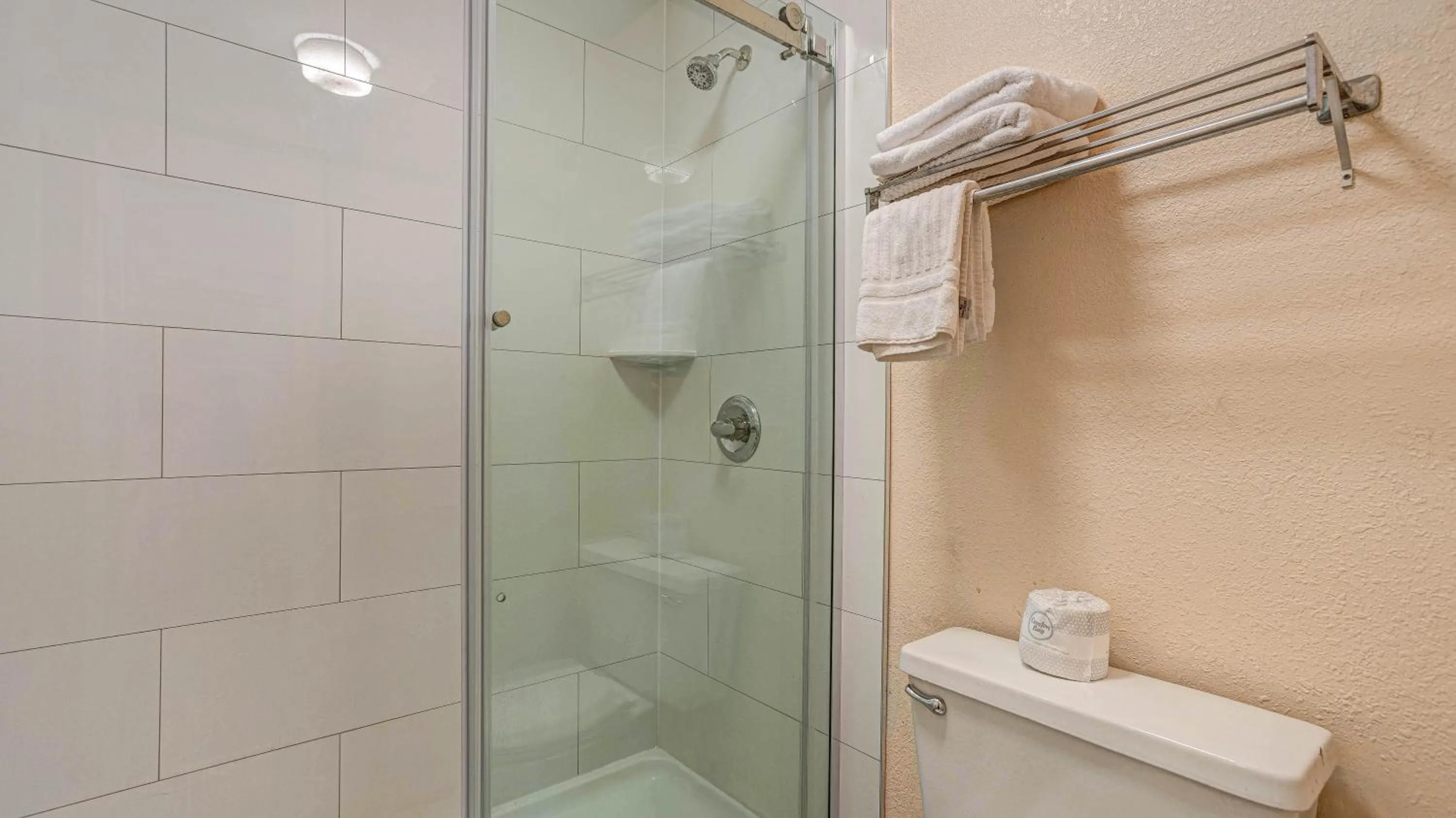 Shower in Moonlight Inn Hotel O Hattiesburg, MS