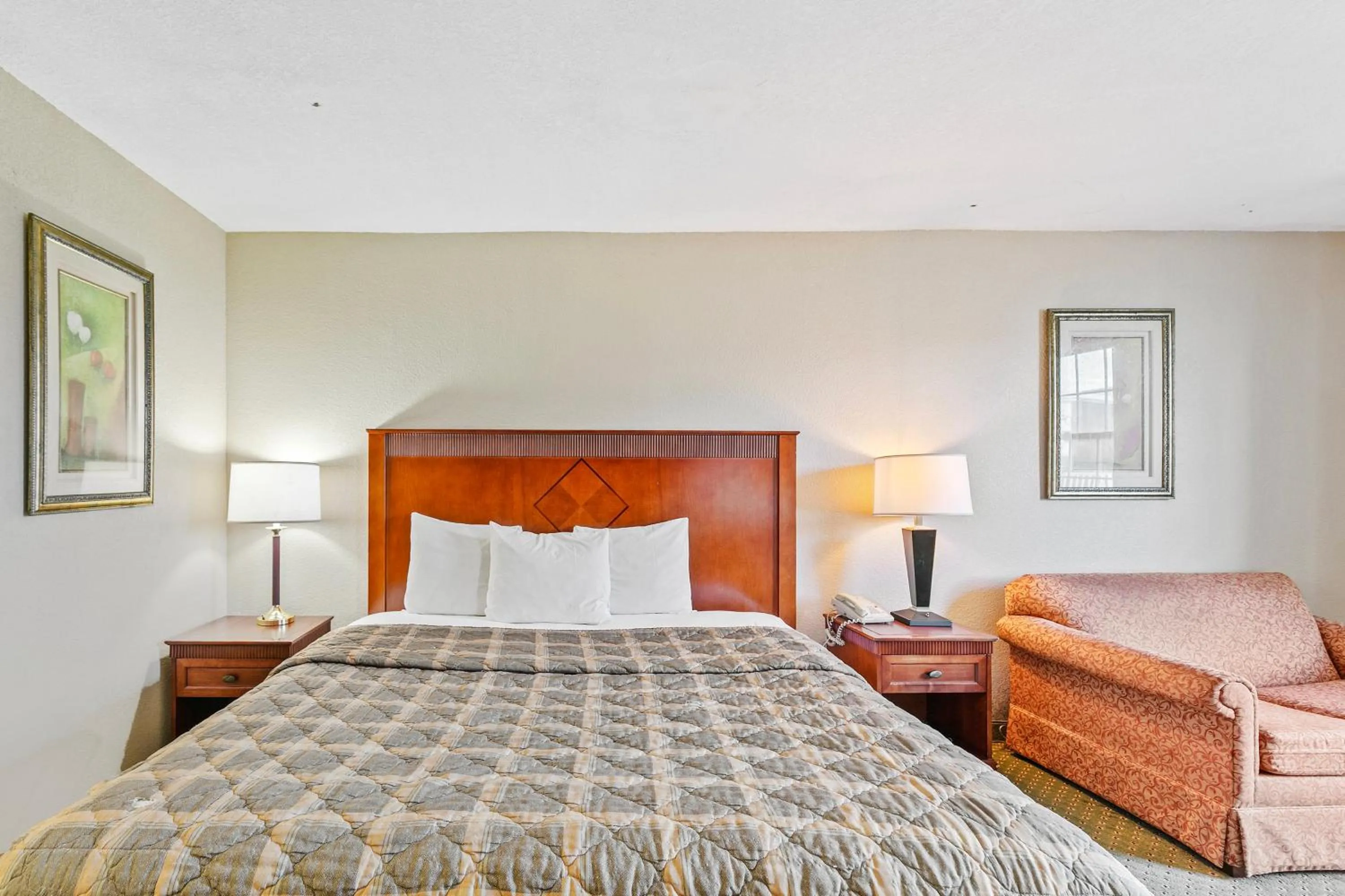 Bedroom, Bed in Moonlight Inn Hotel O Hattiesburg, MS