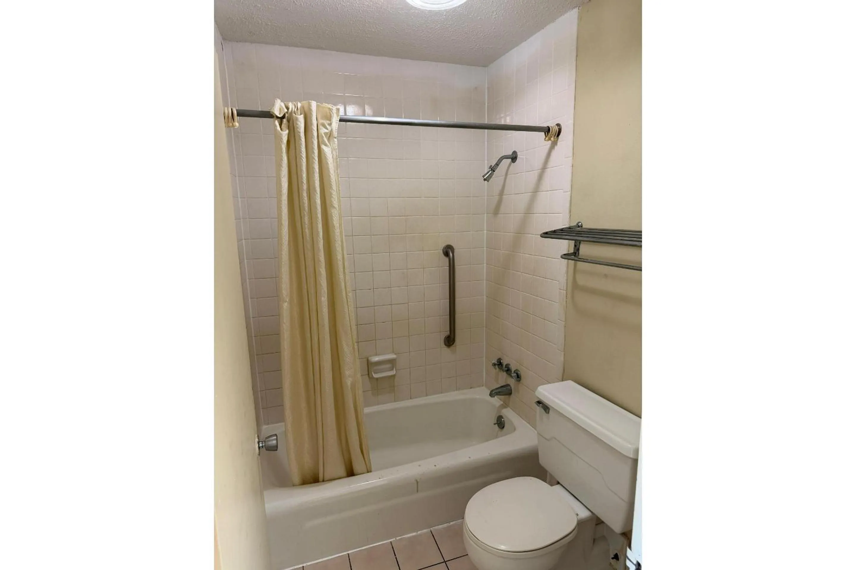 Bathroom in Moonlight Inn Hotel O Hattiesburg, MS