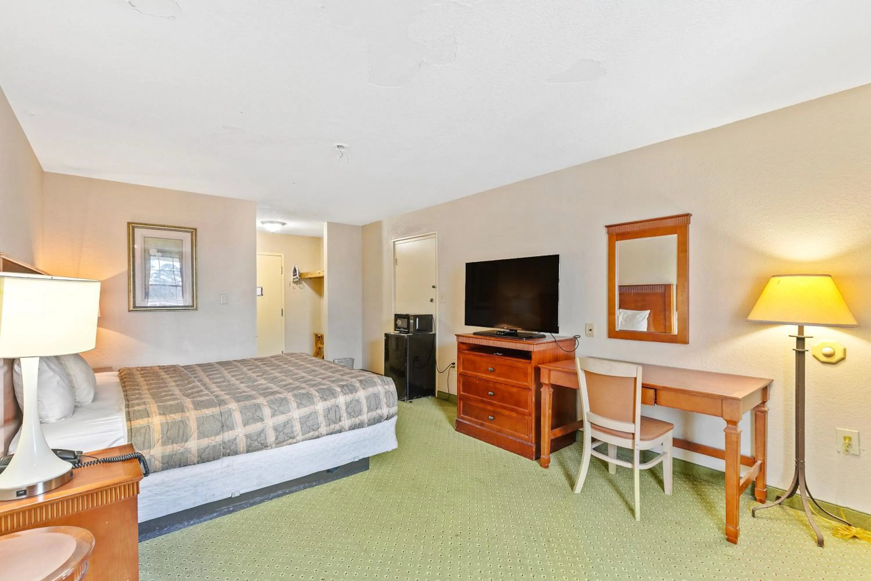 Bedroom, Bed in Moonlight Inn Hotel O Hattiesburg, MS