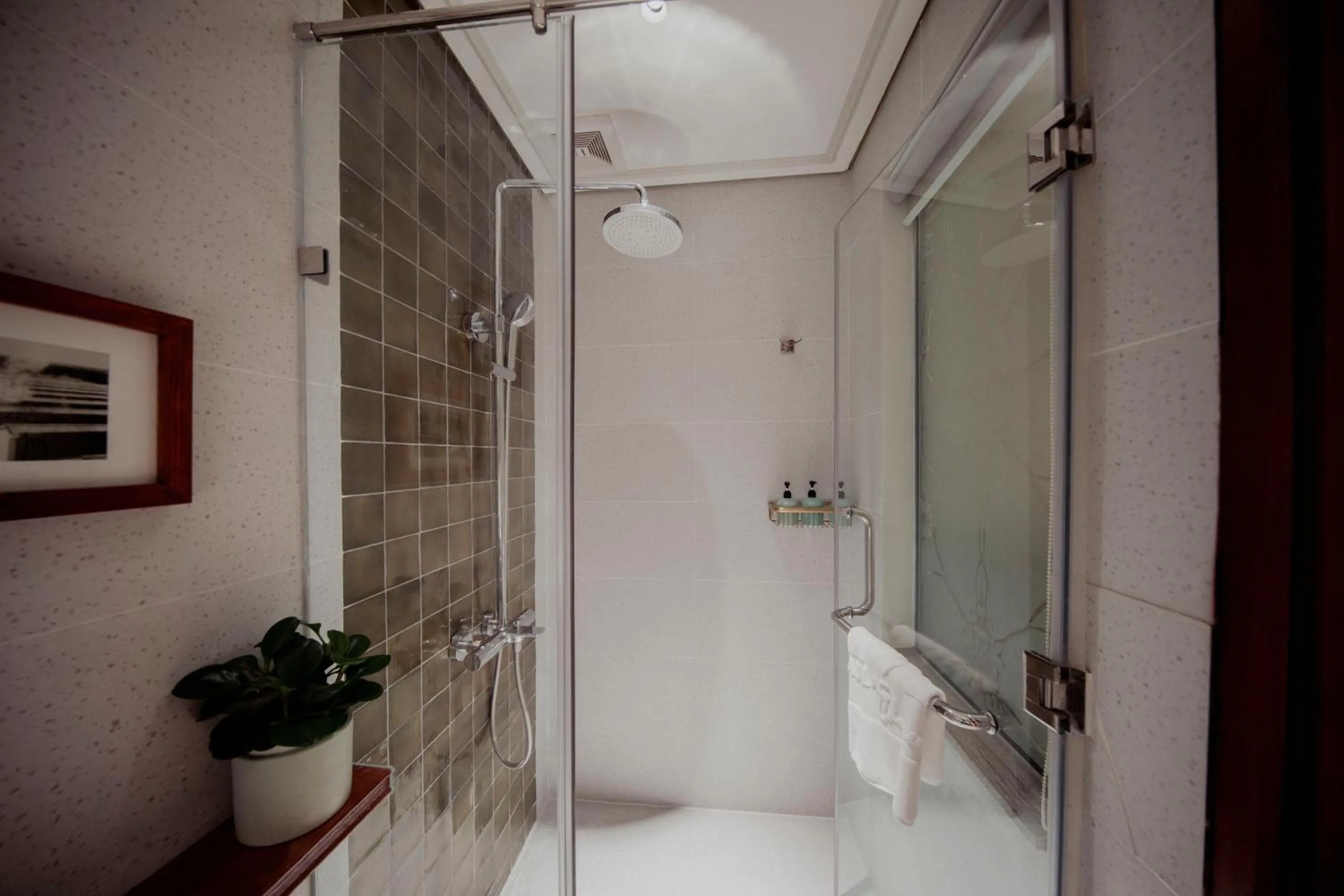 Shower in Au Lac Boutique Hotel